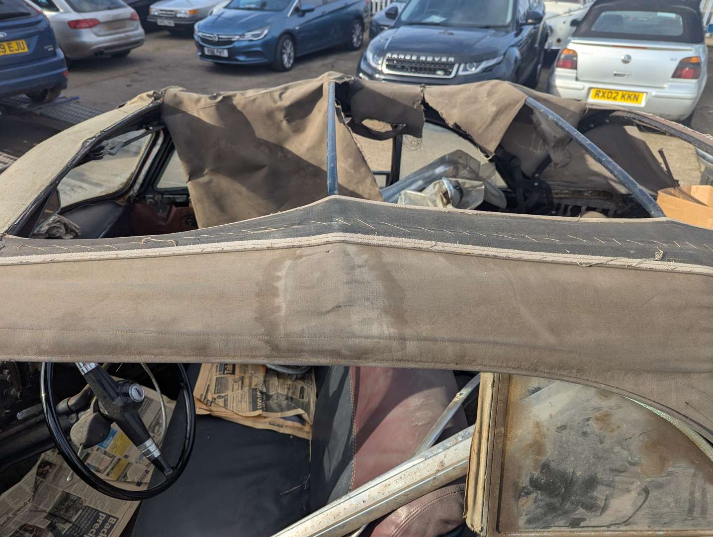 <p>1950 CHEVROLET DELUXE CONVERTIBLE LHD</p>