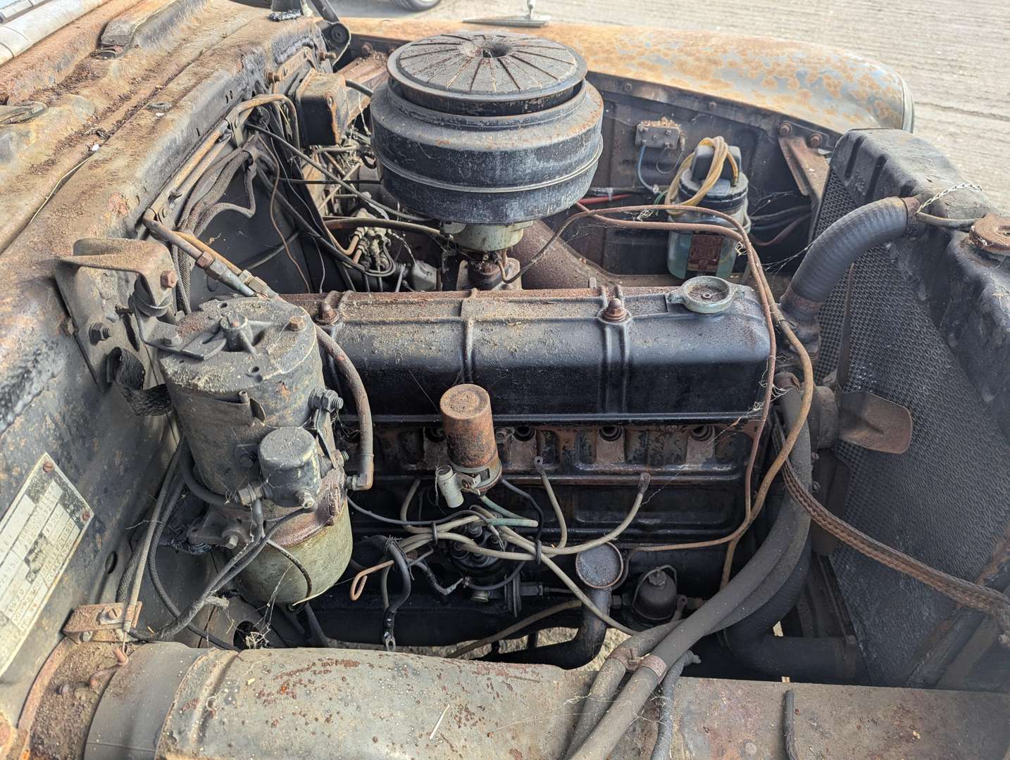 <p>1950 CHEVROLET DELUXE CONVERTIBLE LHD</p>