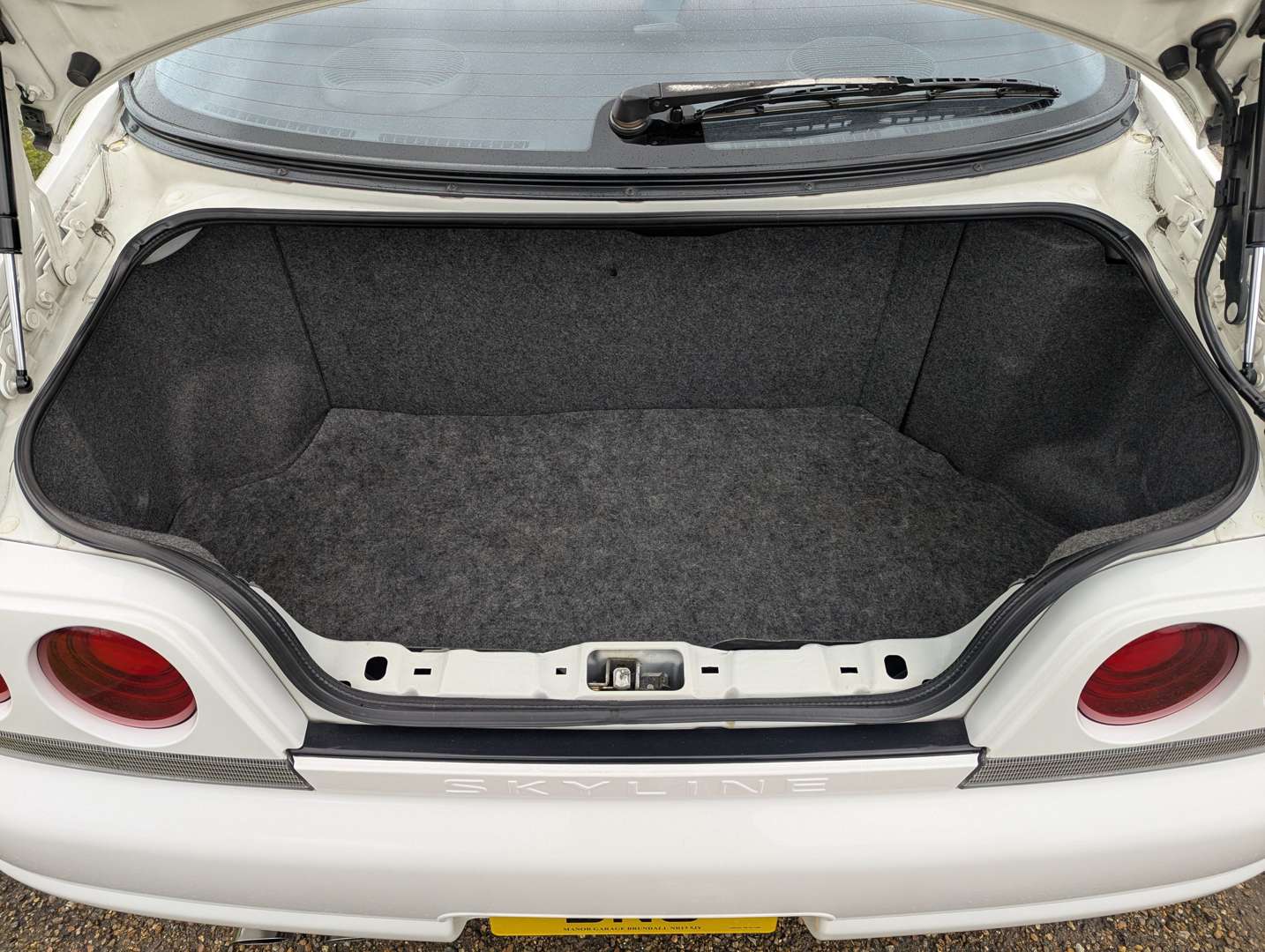 <p>1994 NISSAN SKYLINE R33 GT-ST</p>