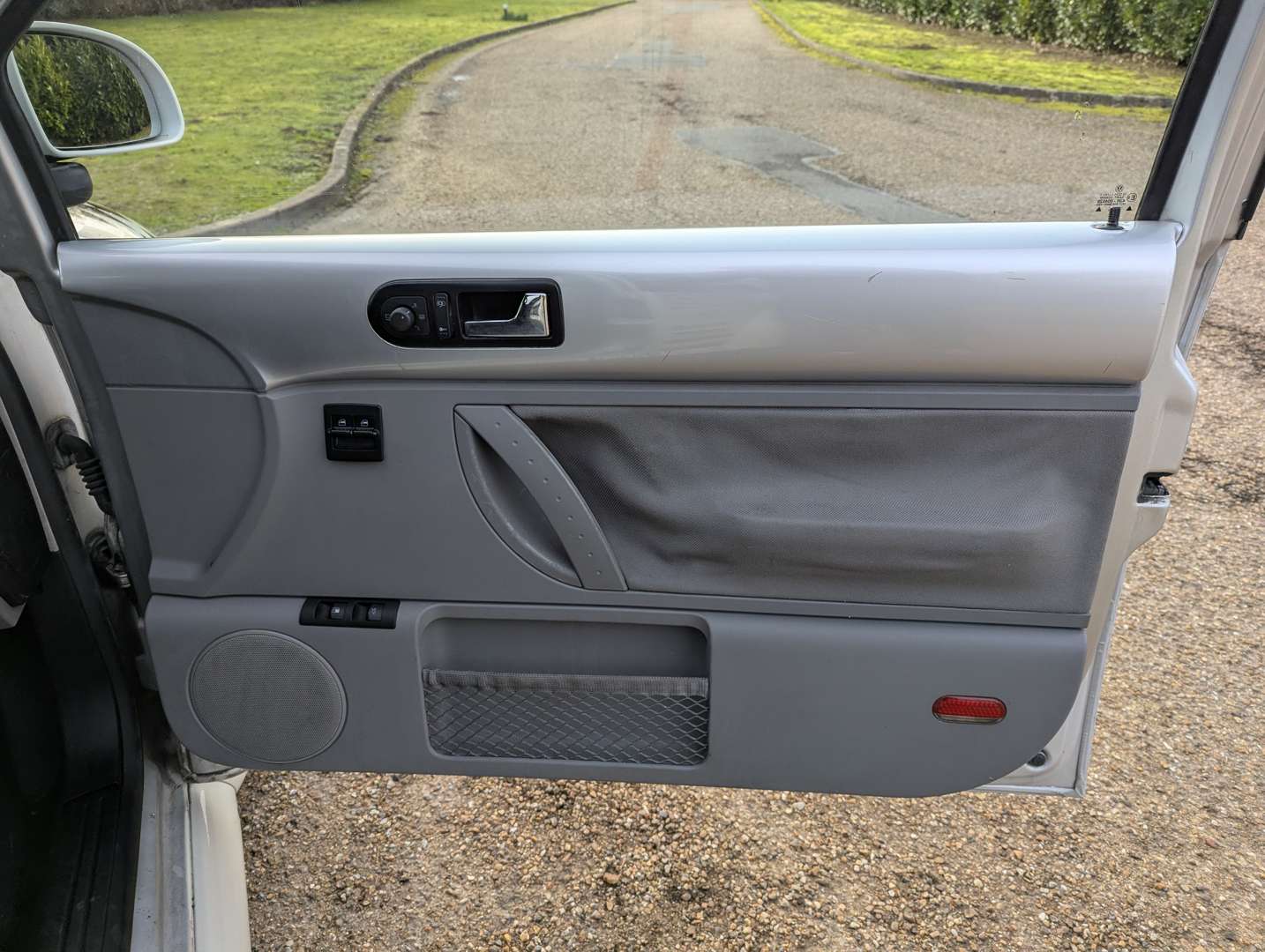 <p>2000 VW BEETLE</p>