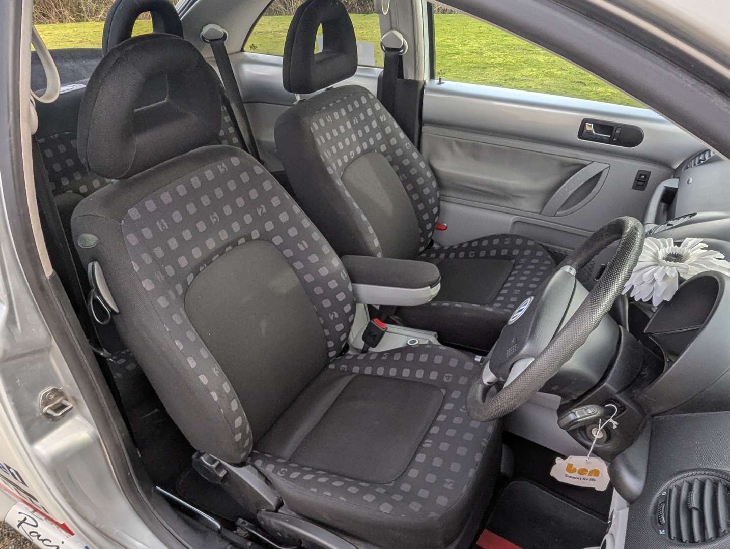 <p>2000 VW BEETLE</p>