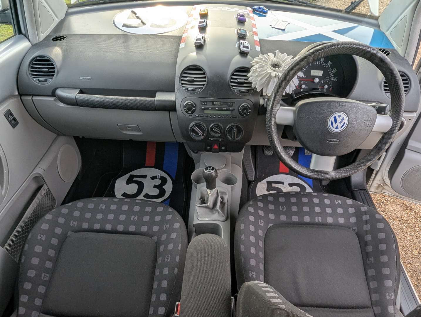 <p>2000 VW BEETLE</p>