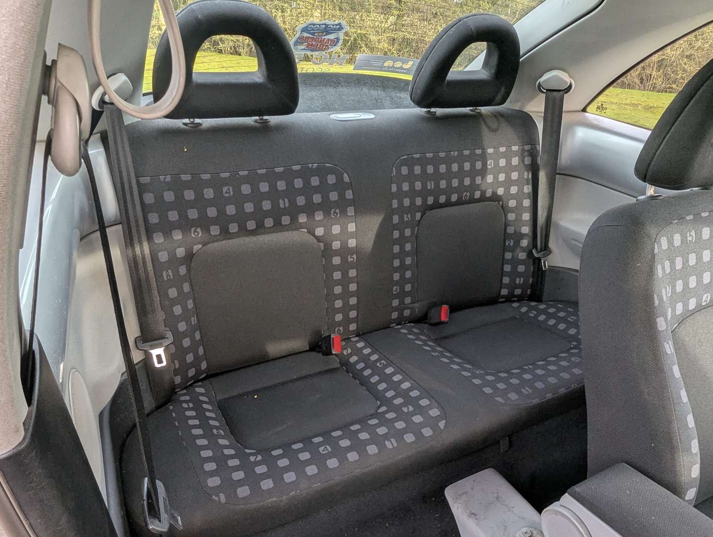 <p>2000 VW BEETLE</p>