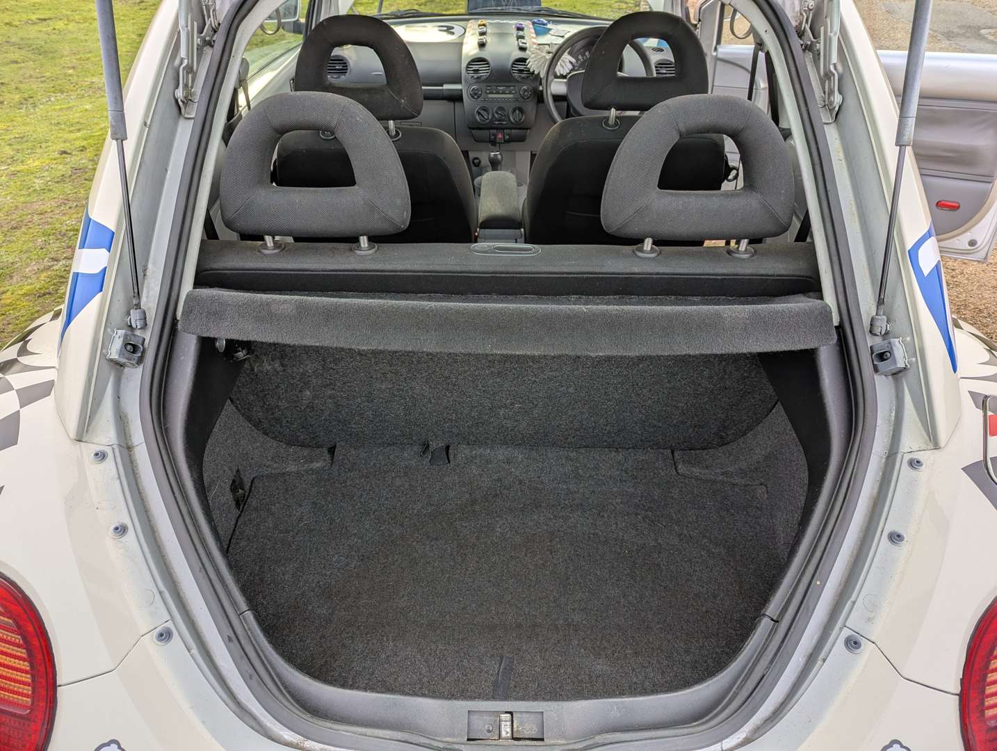 <p>2000 VW BEETLE</p>