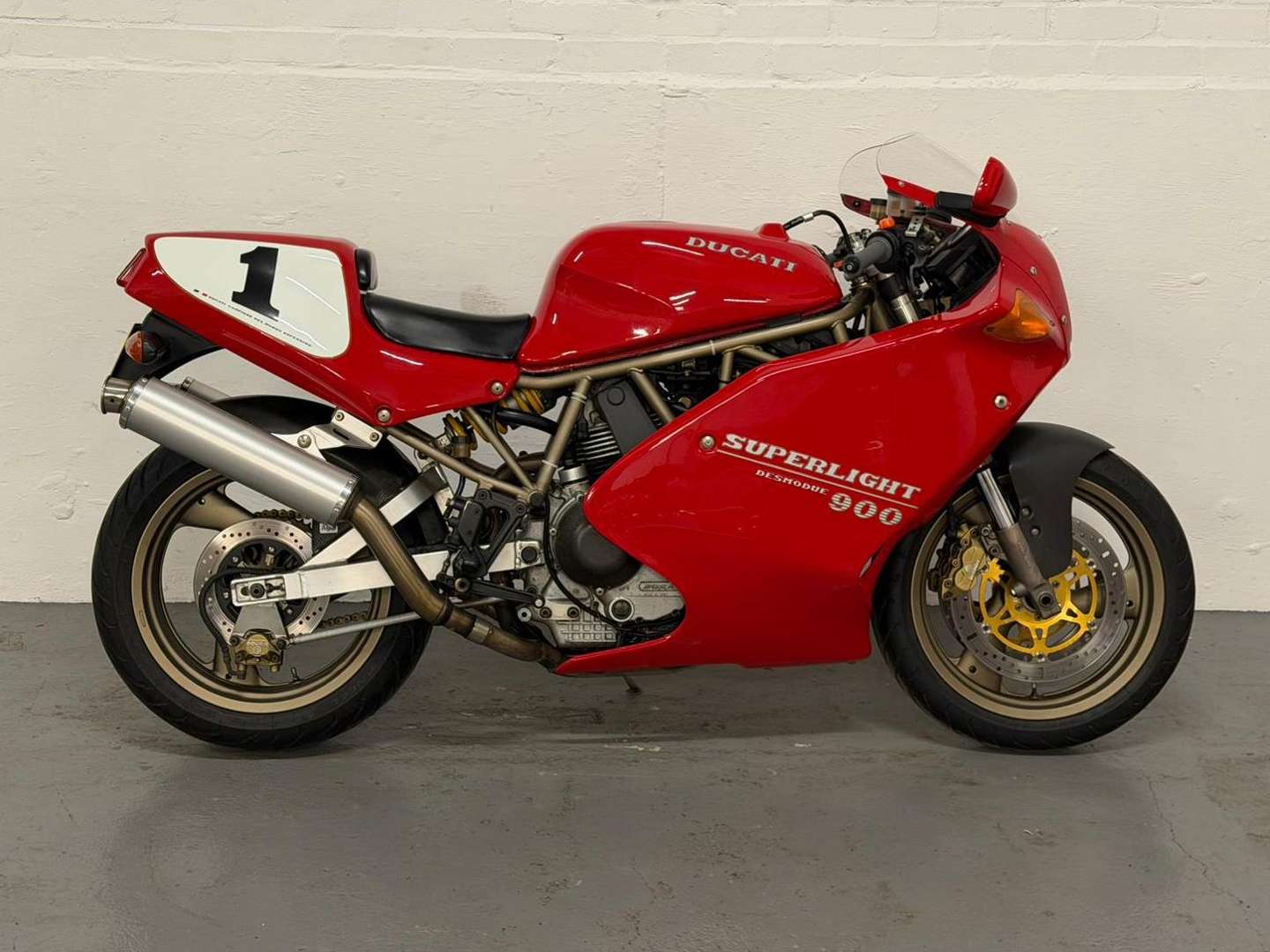 <p>1997 DUCATI 900 SL SUPERLIGHT</p>