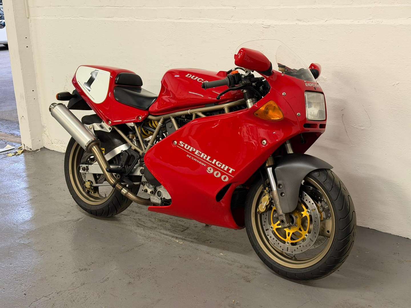 <p>1997 DUCATI 900 SL SUPERLIGHT</p>