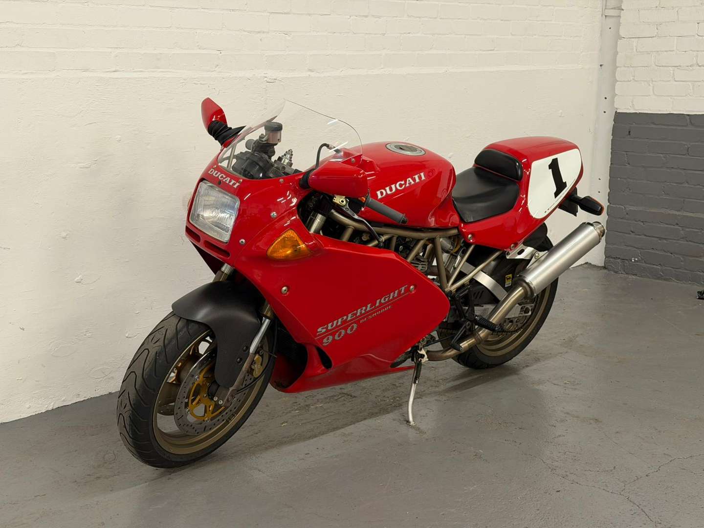 <p>1997 DUCATI 900 SL SUPERLIGHT</p>
