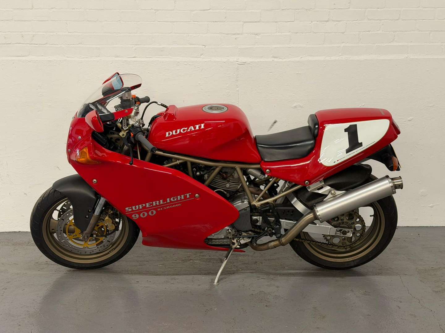 <p>1997 DUCATI 900 SL SUPERLIGHT</p>
