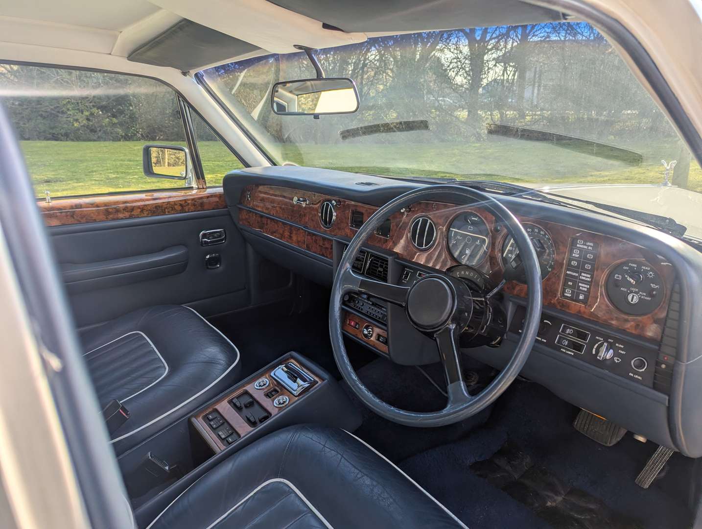 <p>1988 ROLLS ROYCE SILVER SPIRIT</p>