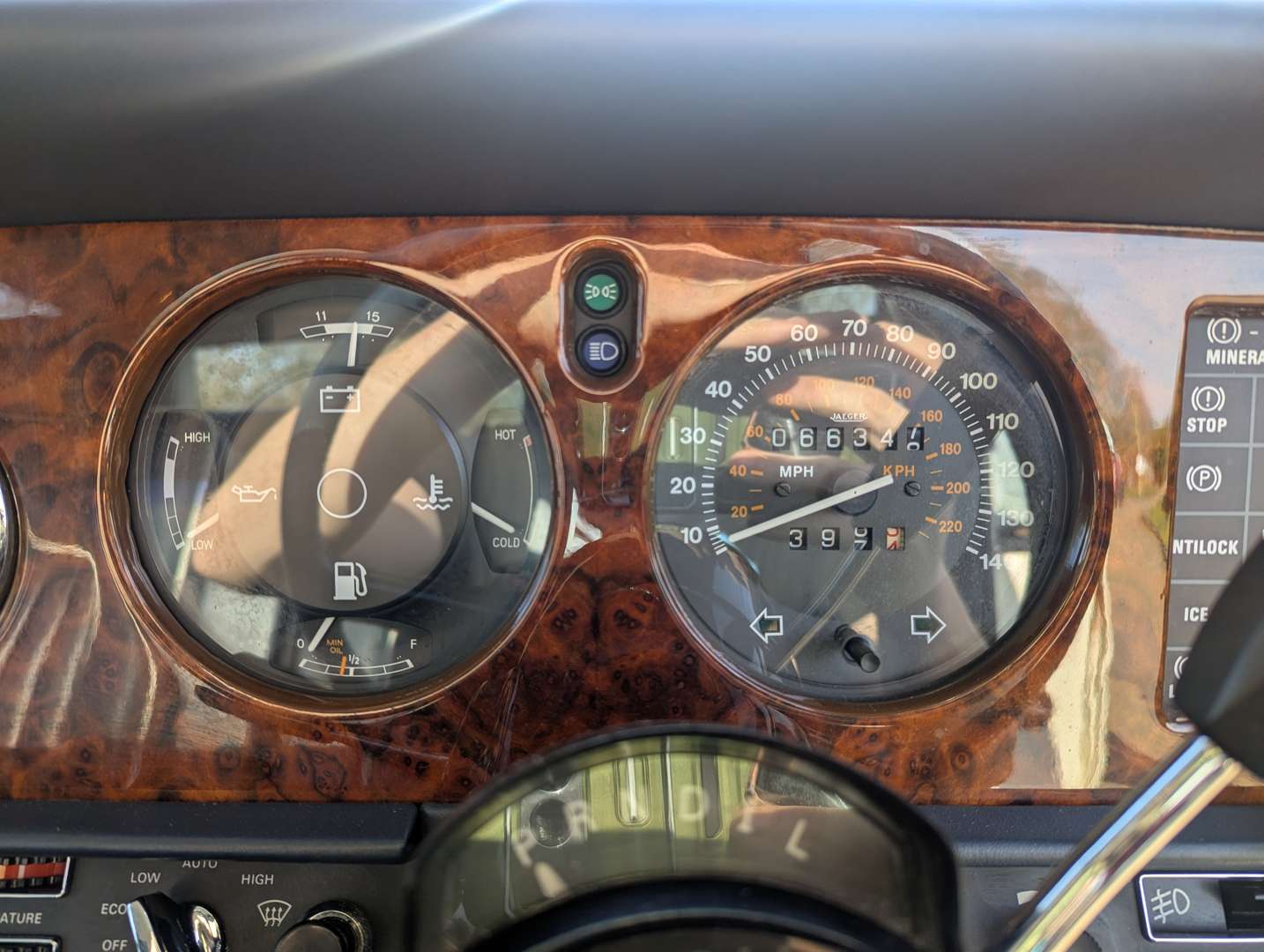 <p>1988 ROLLS ROYCE SILVER SPIRIT</p>