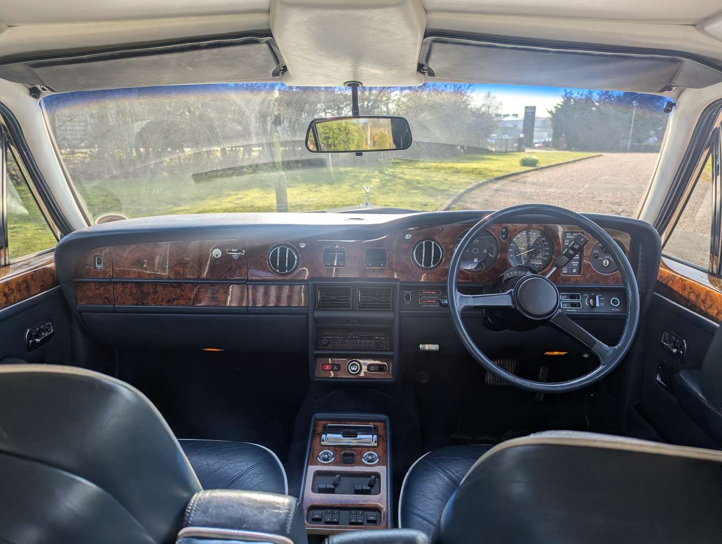 <p>1988 ROLLS ROYCE SILVER SPIRIT</p>
