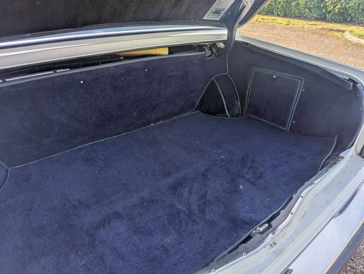 <p>1988 ROLLS ROYCE SILVER SPIRIT</p>