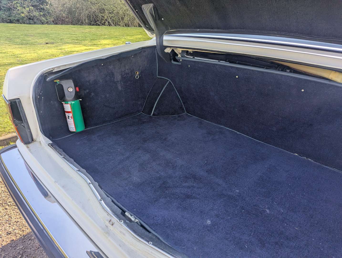 <p>1988 ROLLS ROYCE SILVER SPIRIT</p>