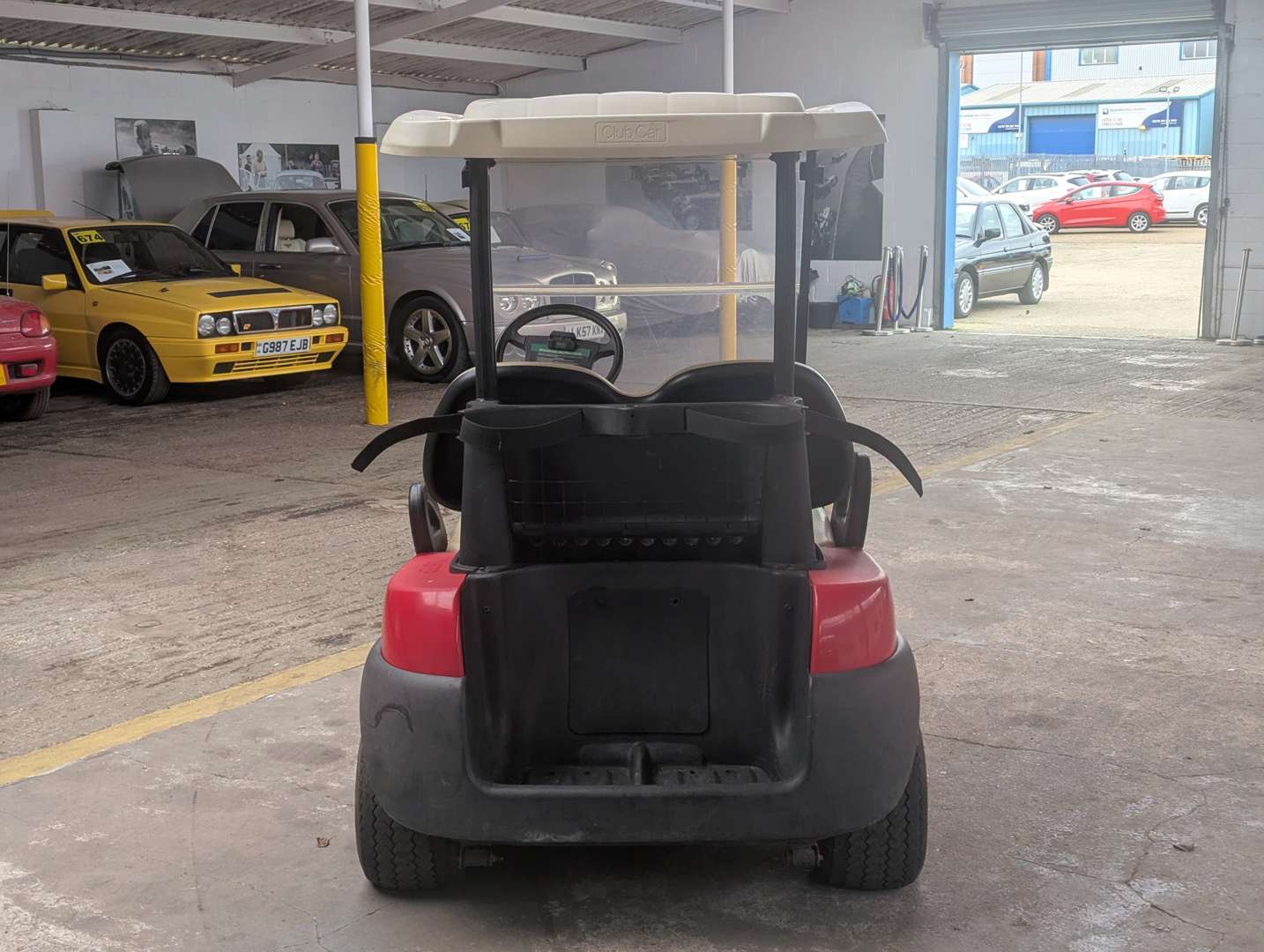 <p>ELECTRIC CLUB GOLF BUGGY</p>