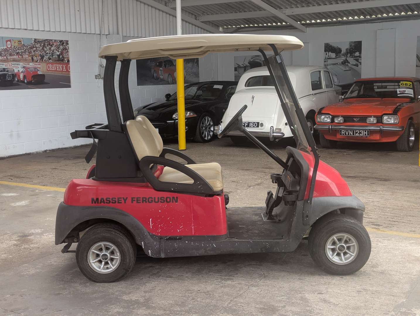 <p>ELECTRIC CLUB GOLF BUGGY</p>
