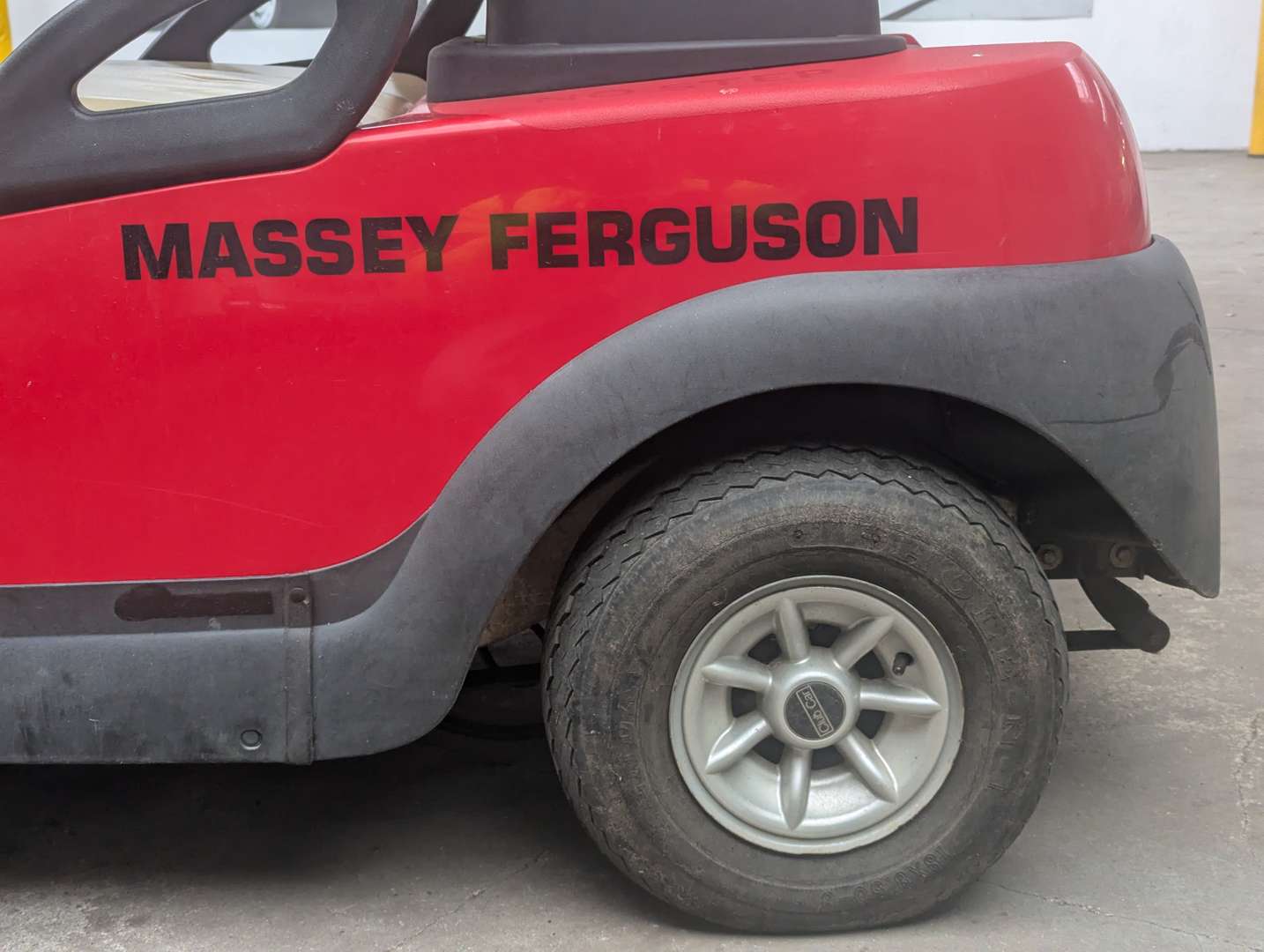 <p>ELECTRIC CLUB GOLF BUGGY</p>