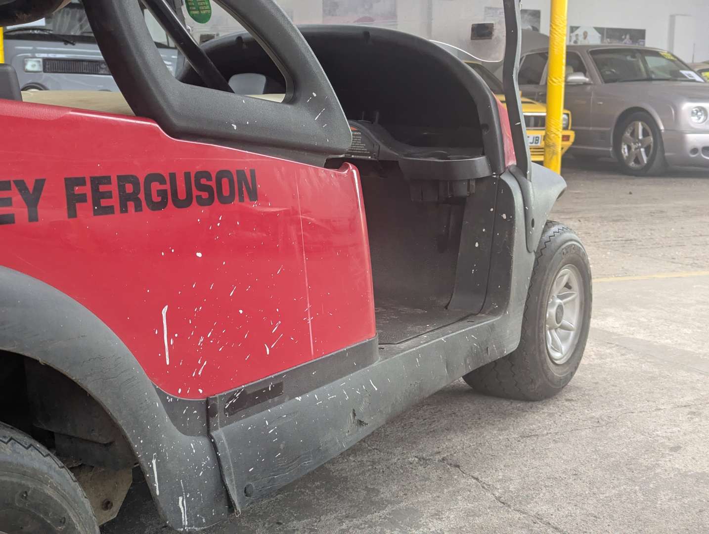 <p>ELECTRIC CLUB GOLF BUGGY</p>