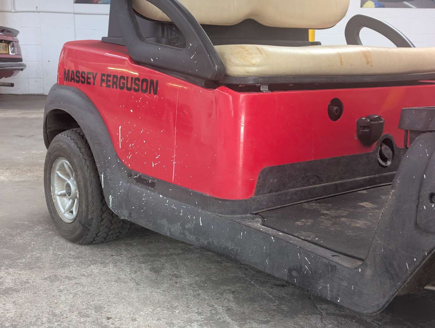 <p>ELECTRIC CLUB GOLF BUGGY</p>