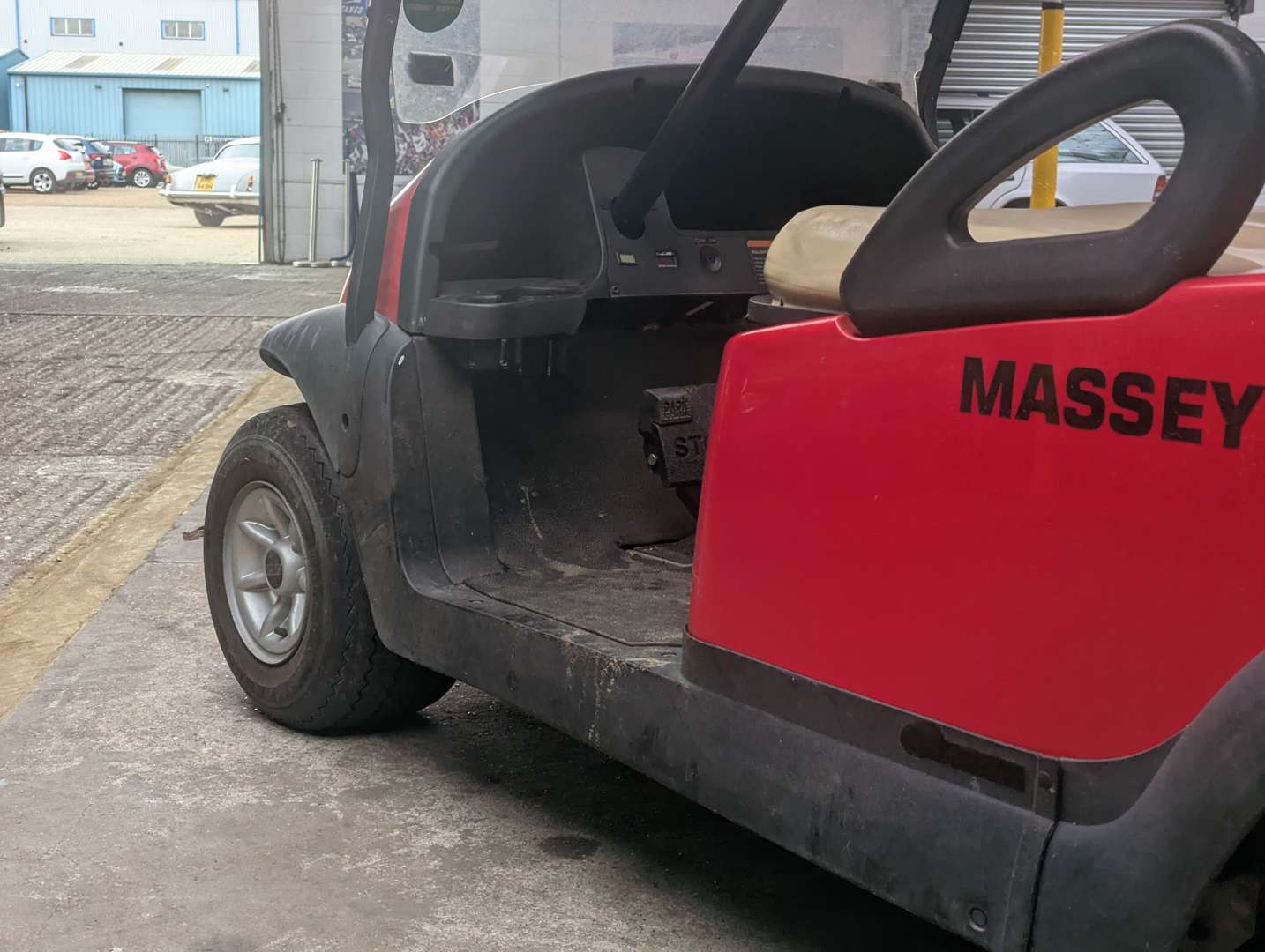 <p>ELECTRIC CLUB GOLF BUGGY</p>