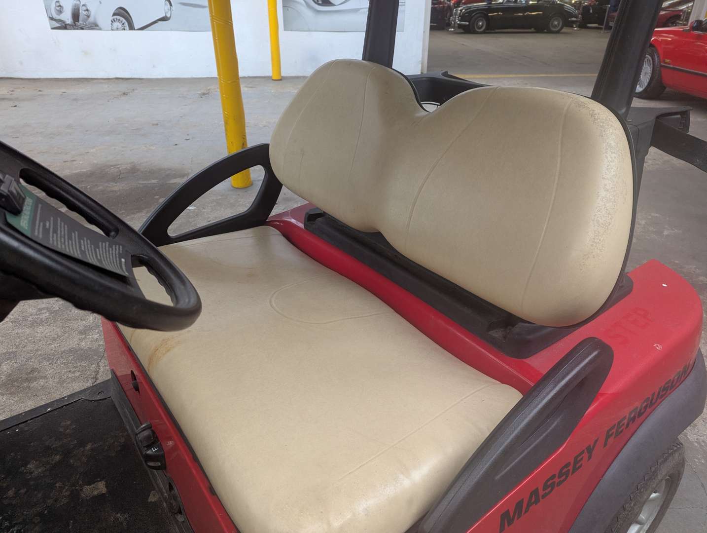 <p>ELECTRIC CLUB GOLF BUGGY</p>