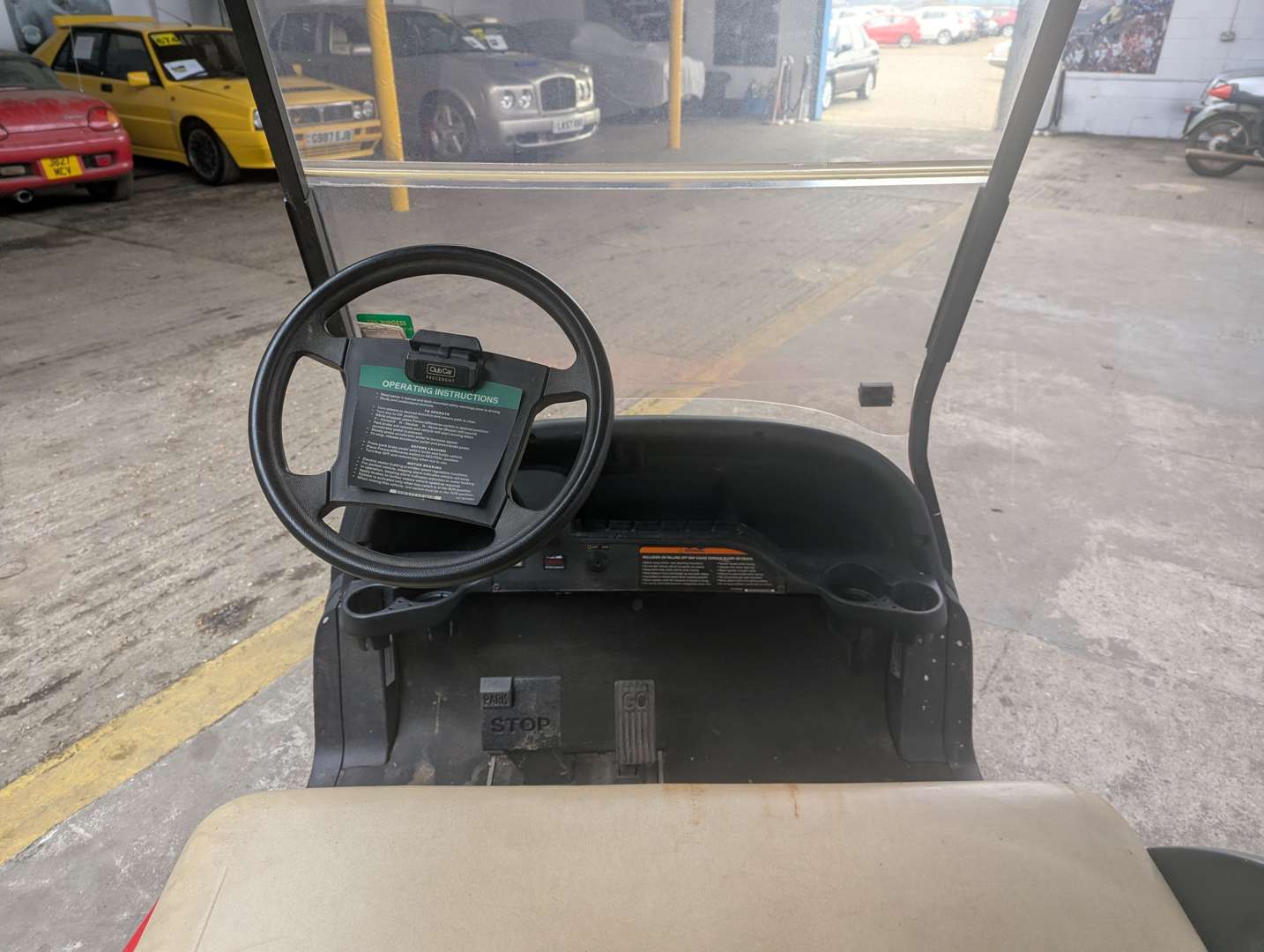 <p>ELECTRIC CLUB GOLF BUGGY</p>