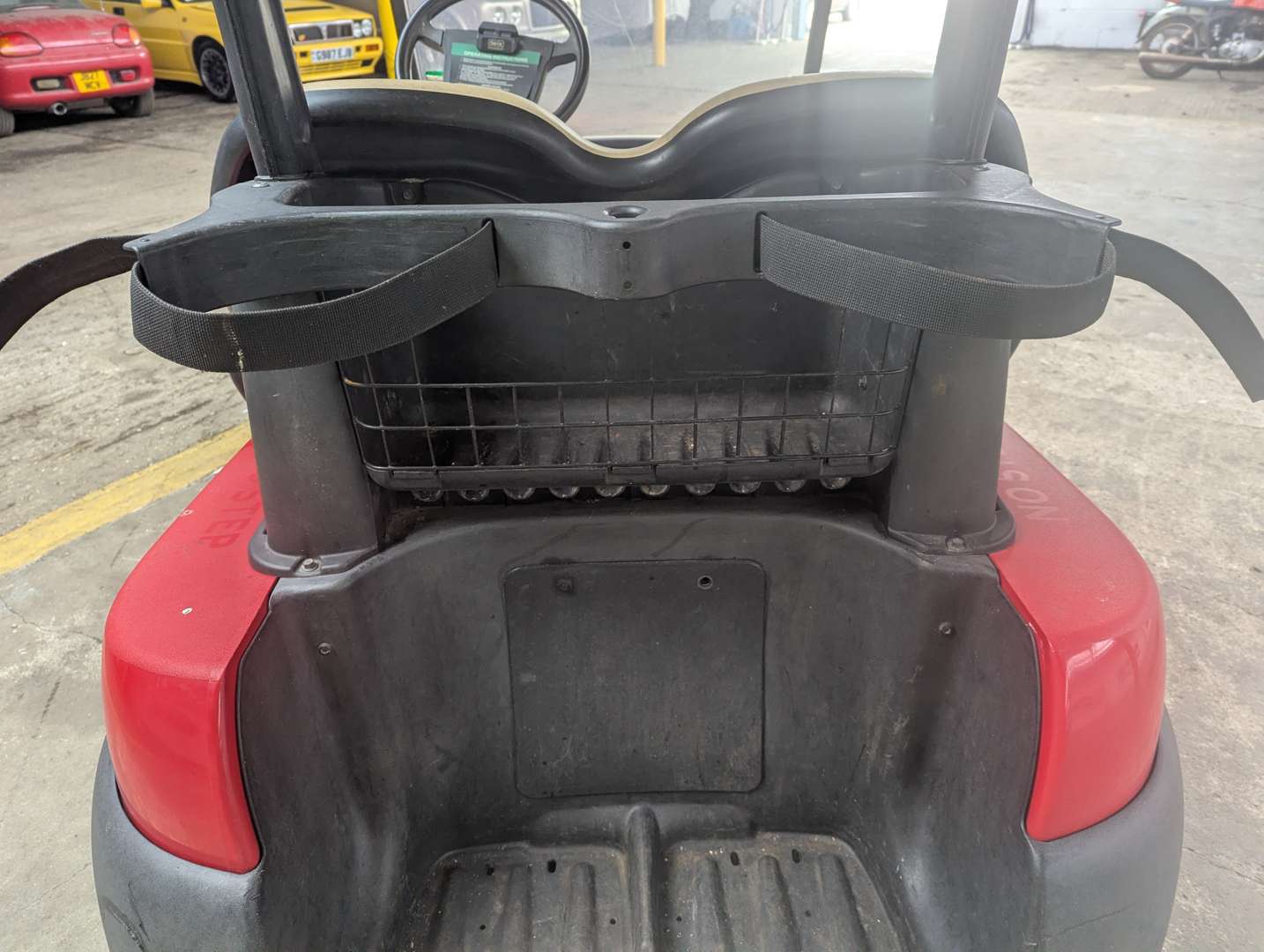 <p>ELECTRIC CLUB GOLF BUGGY</p>