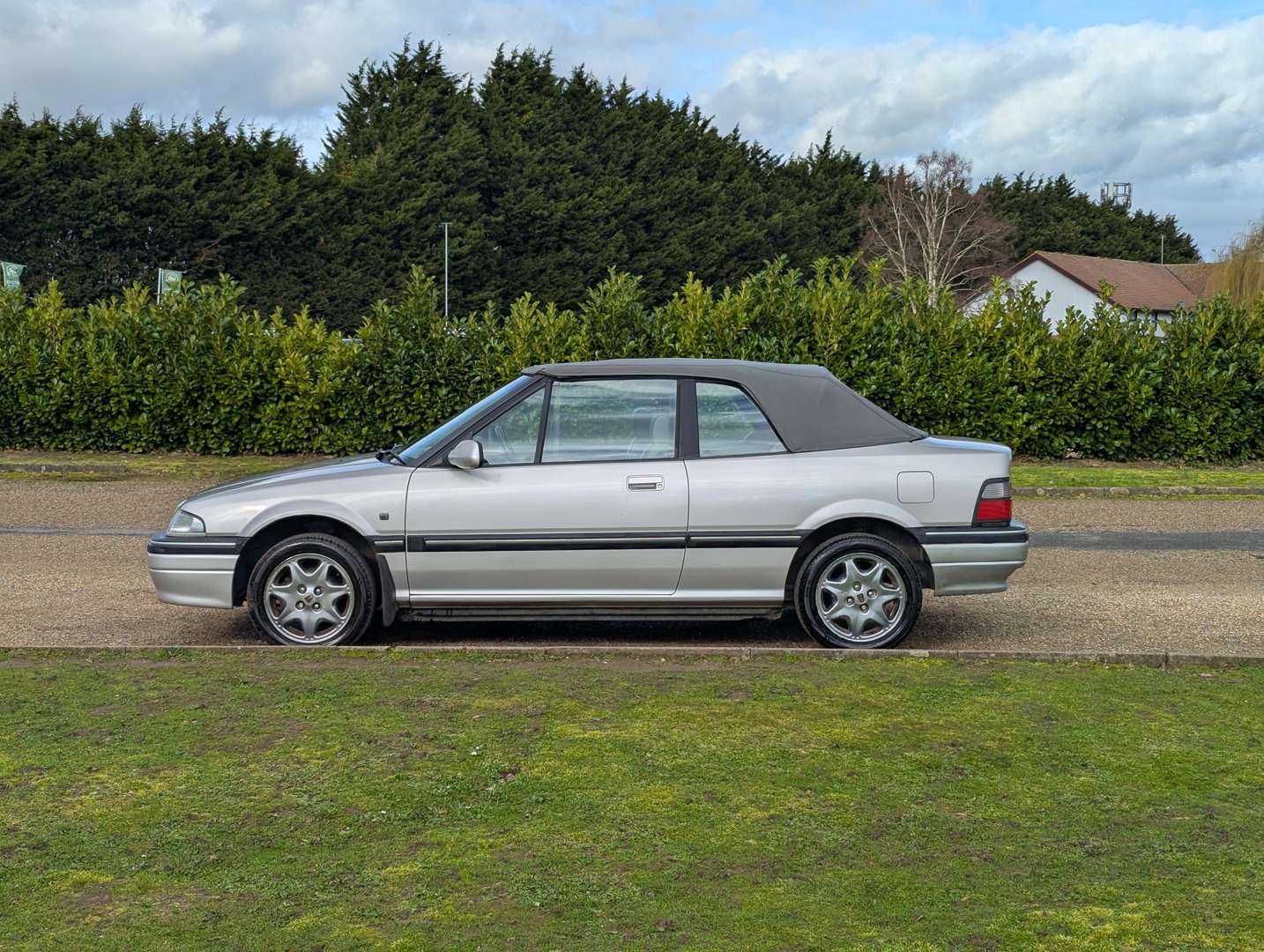 <p>1998 ROVER 216 CABRIOLET</p>