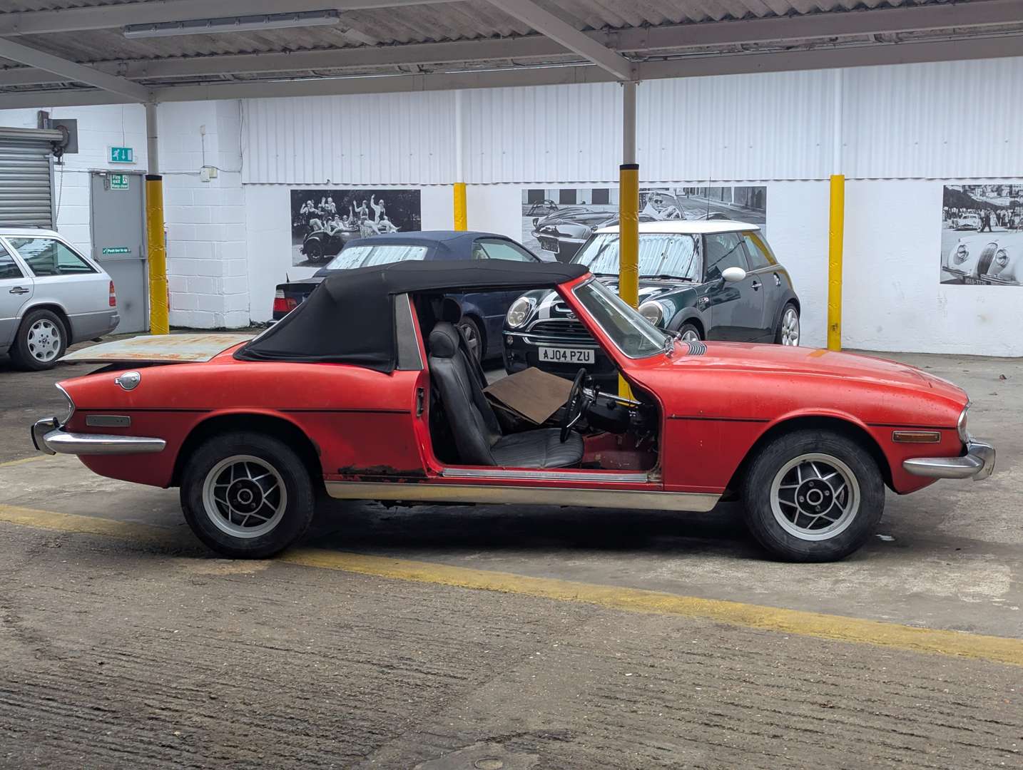 <p>1971 TRIUMPH STAG</p>