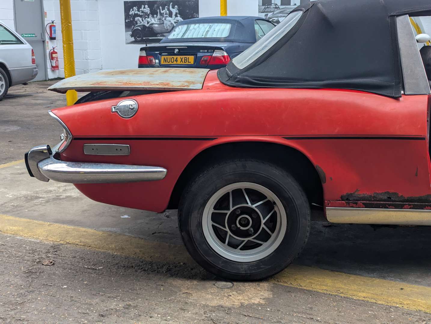 <p>1971 TRIUMPH STAG</p>