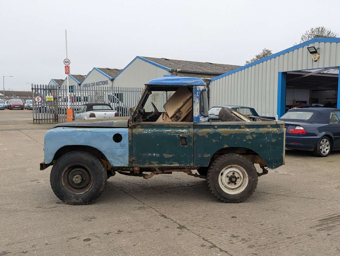 <p>1965 LAND ROVER SERIES 2A</p>