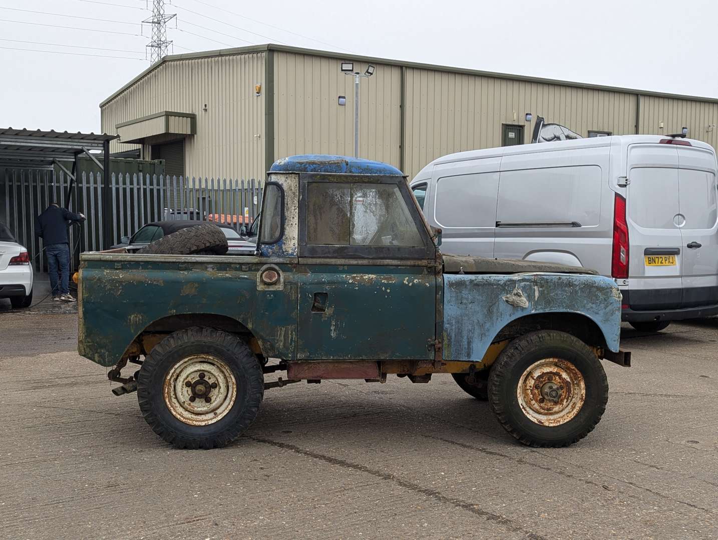 <p>1965 LAND ROVER SERIES 2A</p>