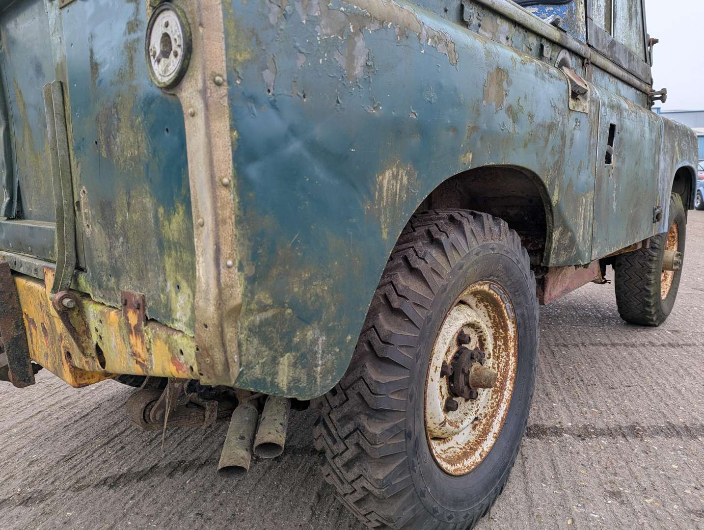 <p>1965 LAND ROVER SERIES 2A</p>