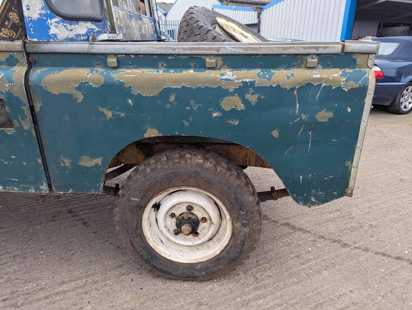 <p>1965 LAND ROVER SERIES 2A</p>