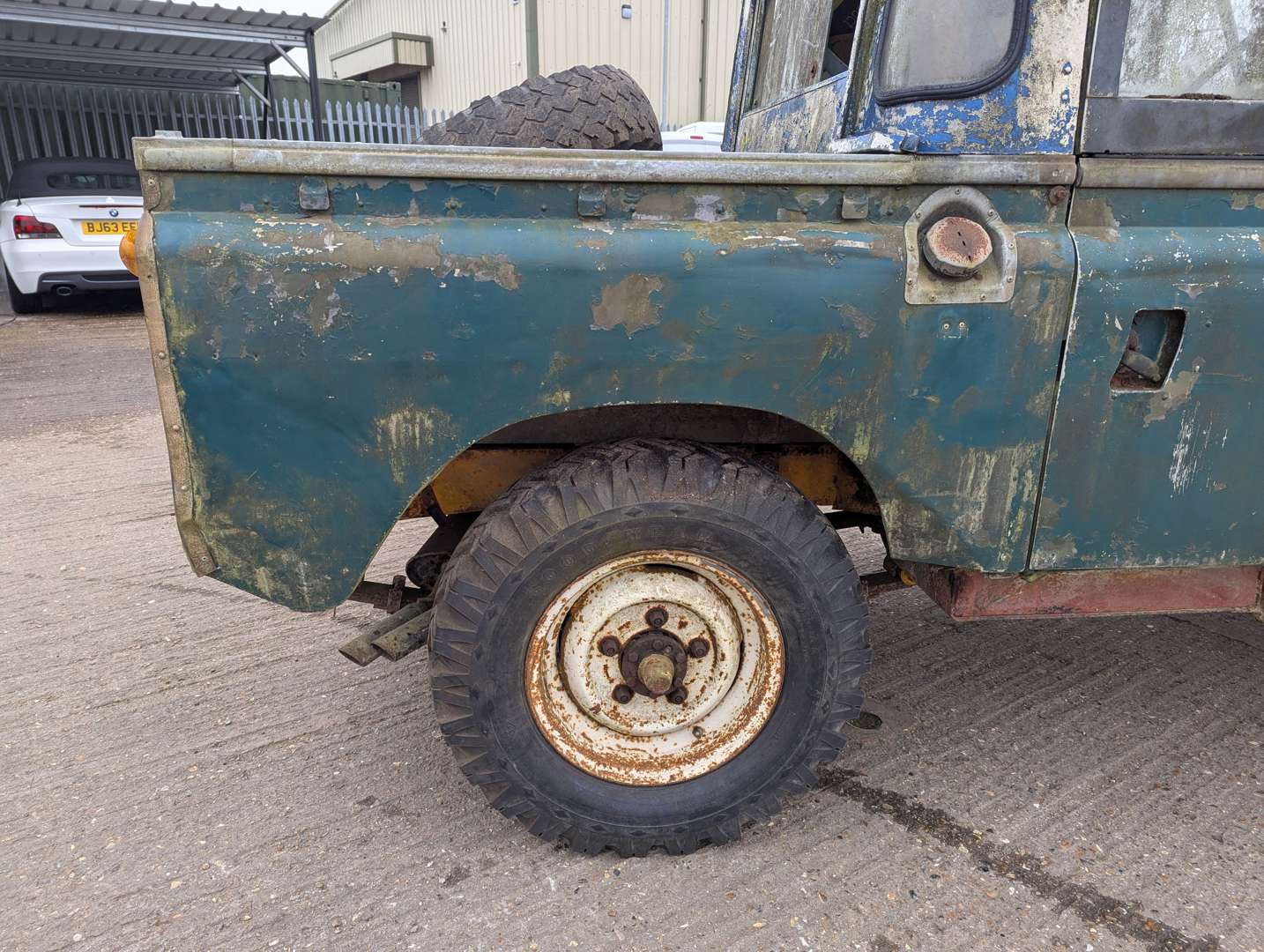 <p>1965 LAND ROVER SERIES 2A</p>