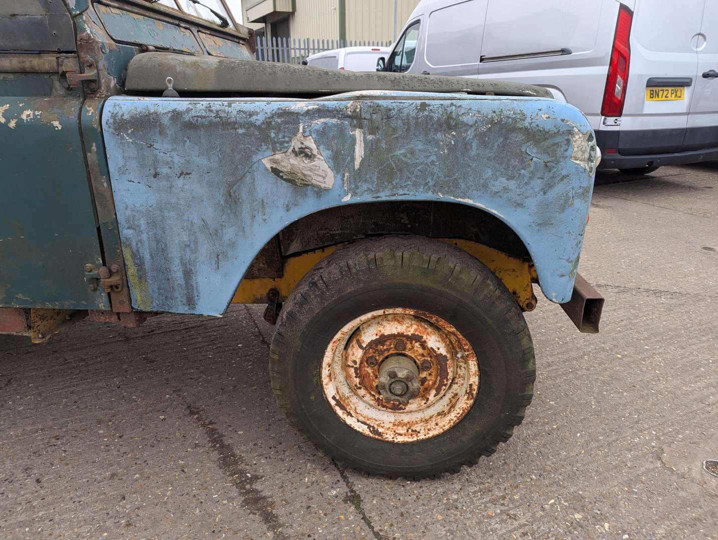 <p>1965 LAND ROVER SERIES 2A</p>