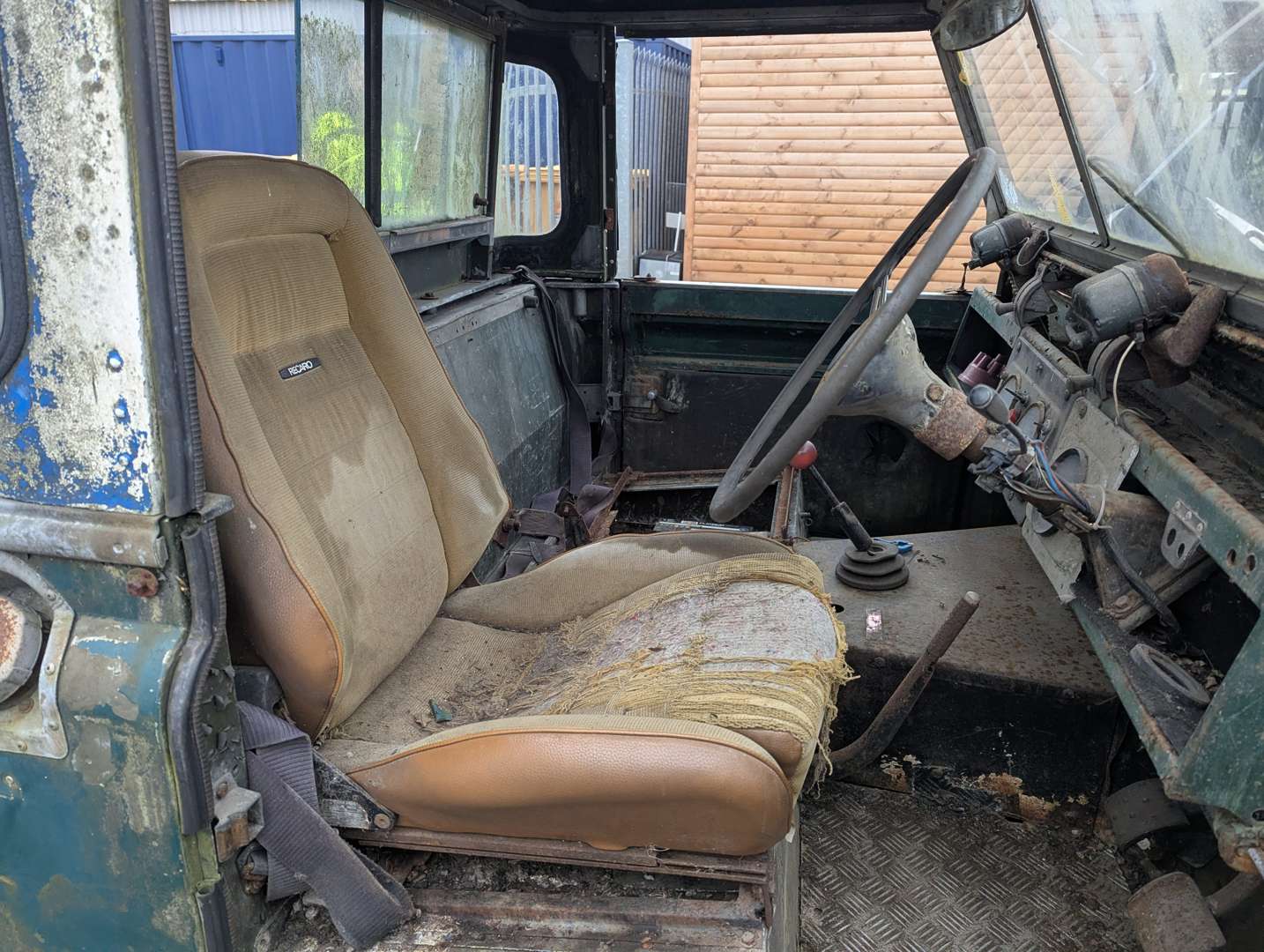 <p>1965 LAND ROVER SERIES 2A</p>