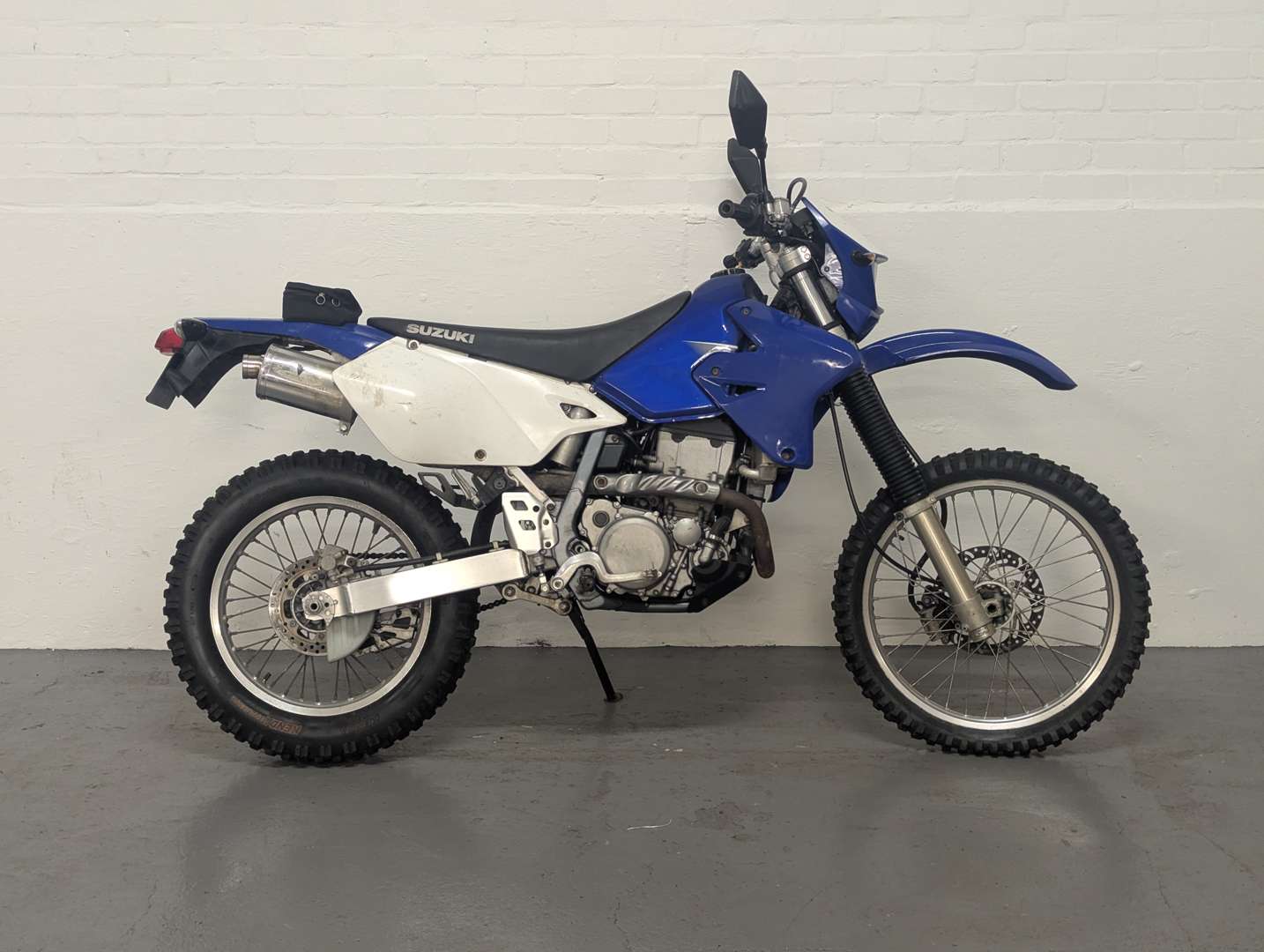 <p>2011 SUZUKI DRZ400</p>