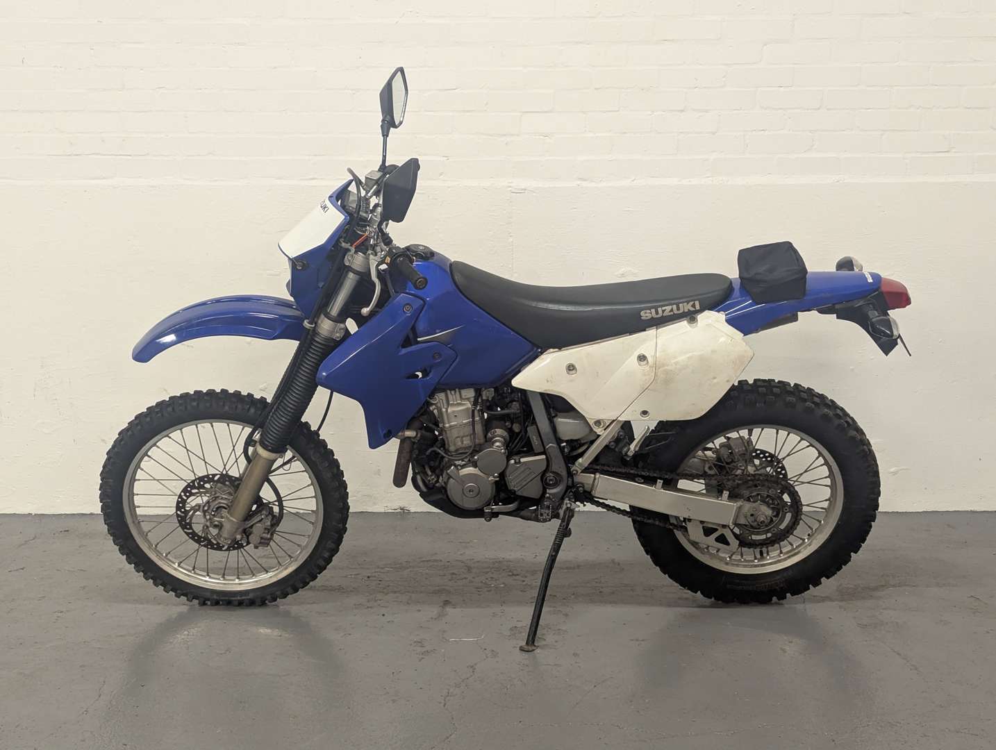 <p>2011 SUZUKI DRZ400</p>