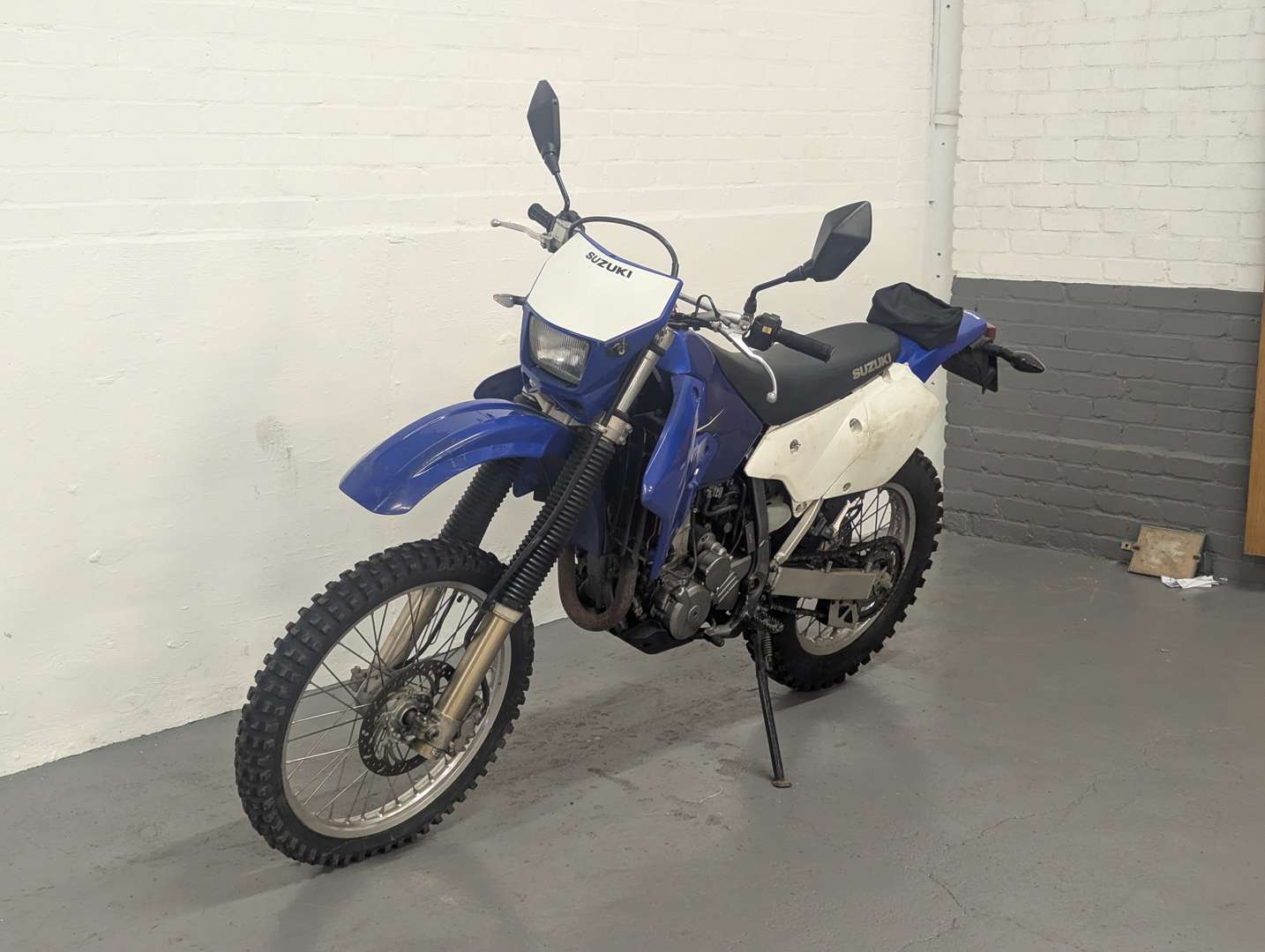 <p>2011 SUZUKI DRZ400</p>