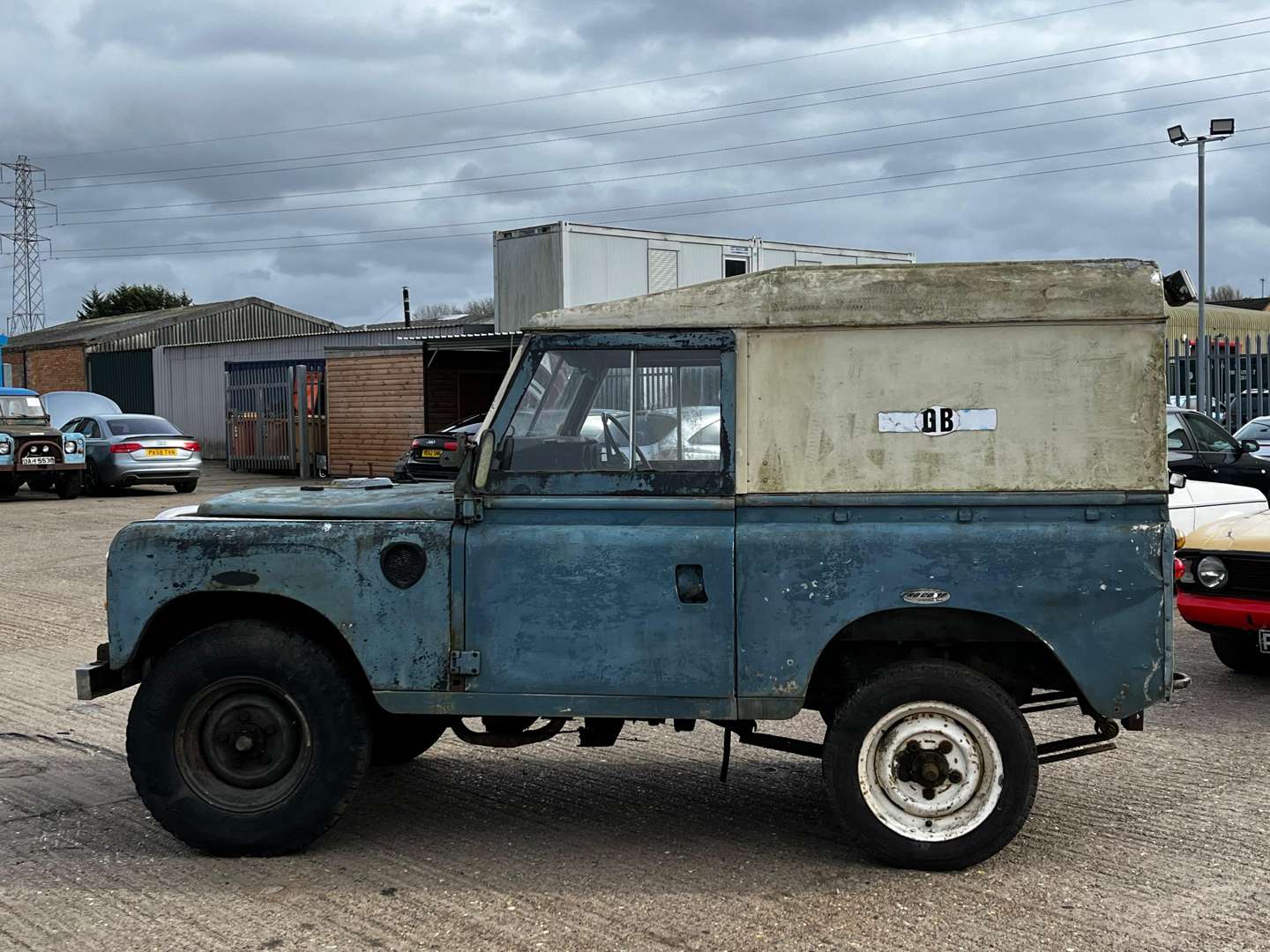 <p>LAND ROVER 88"</p>