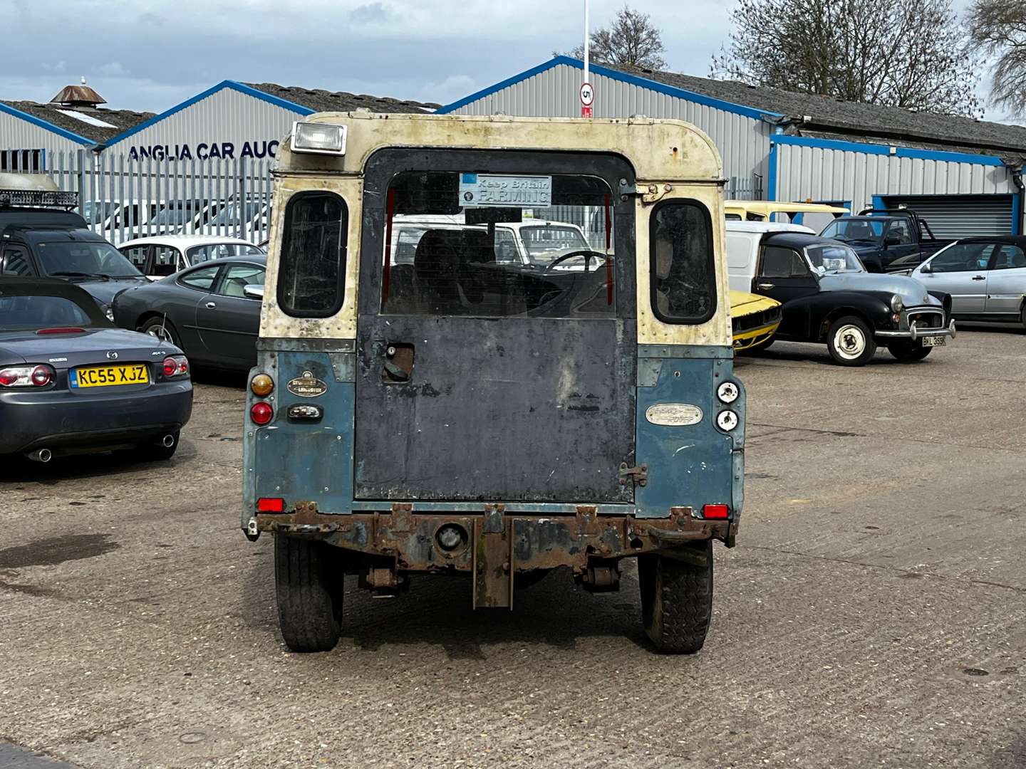 <p>LAND ROVER 88"</p>