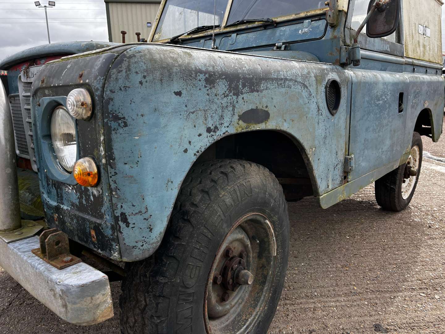 <p>LAND ROVER 88"</p>