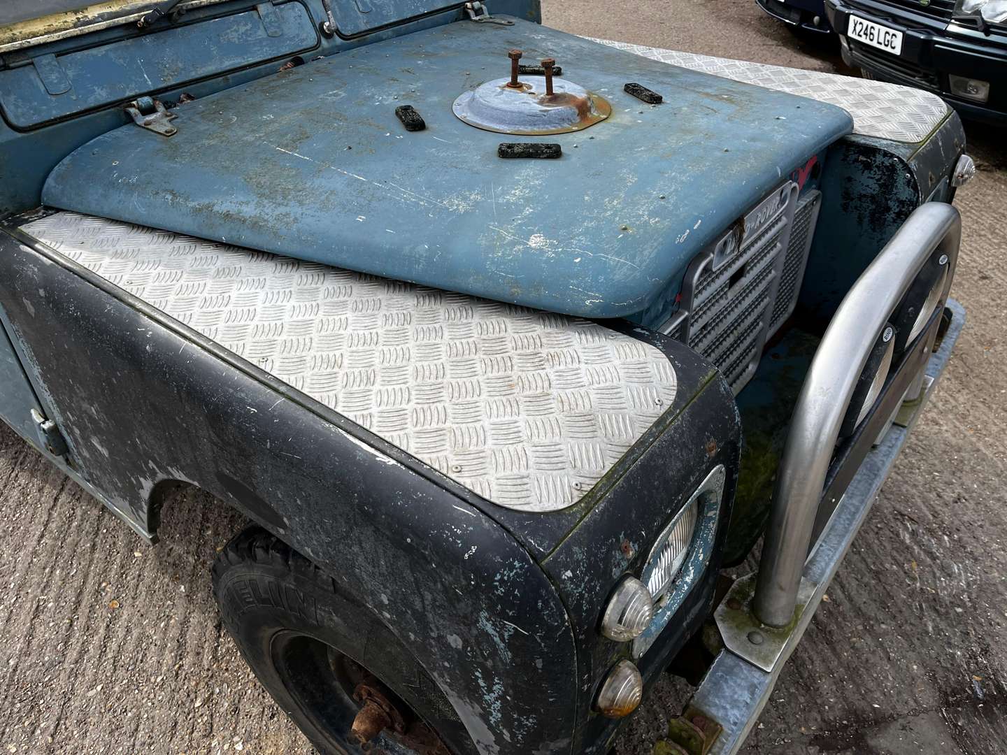 <p>LAND ROVER 88"</p>