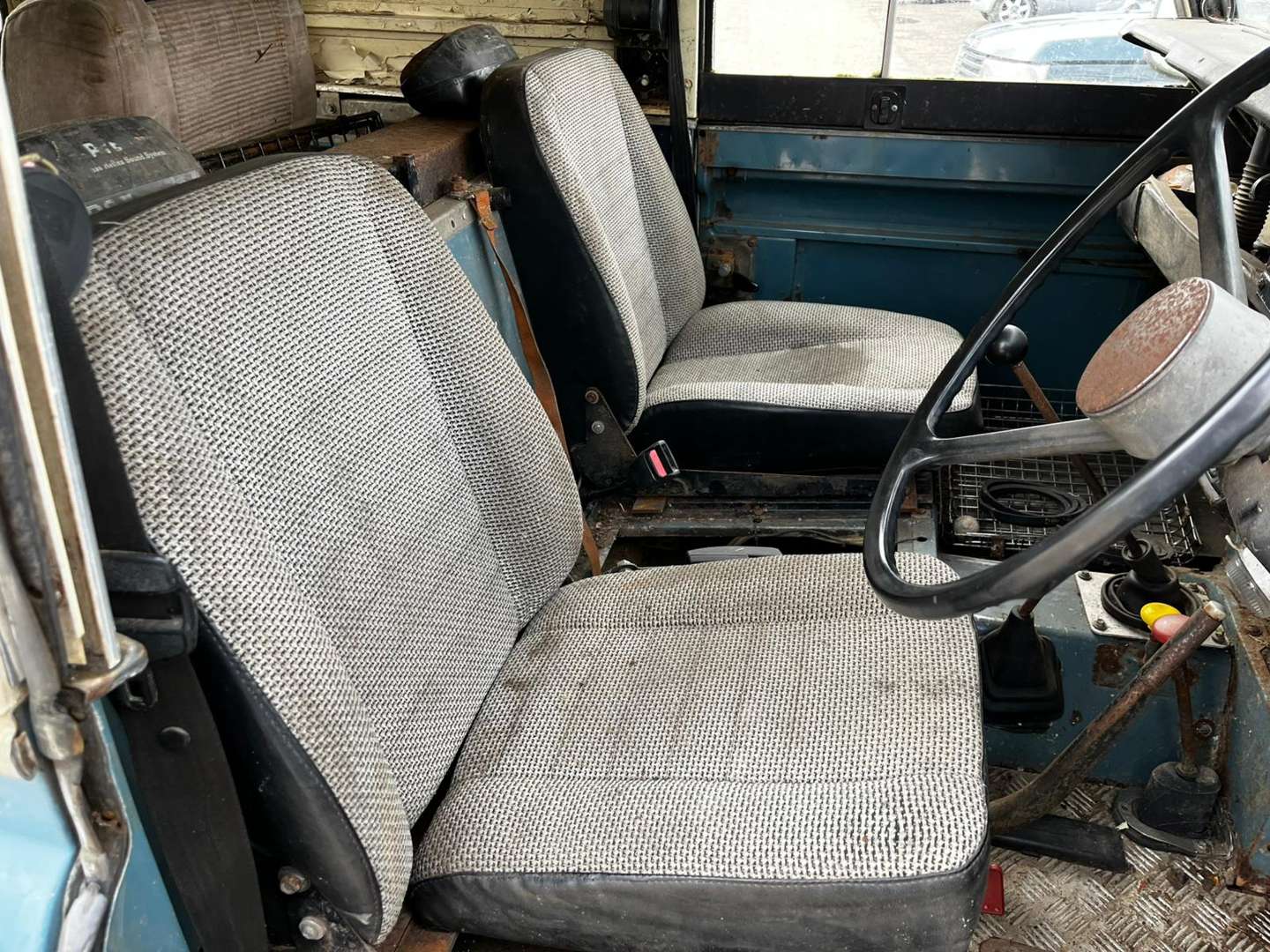 <p>LAND ROVER 88"</p>