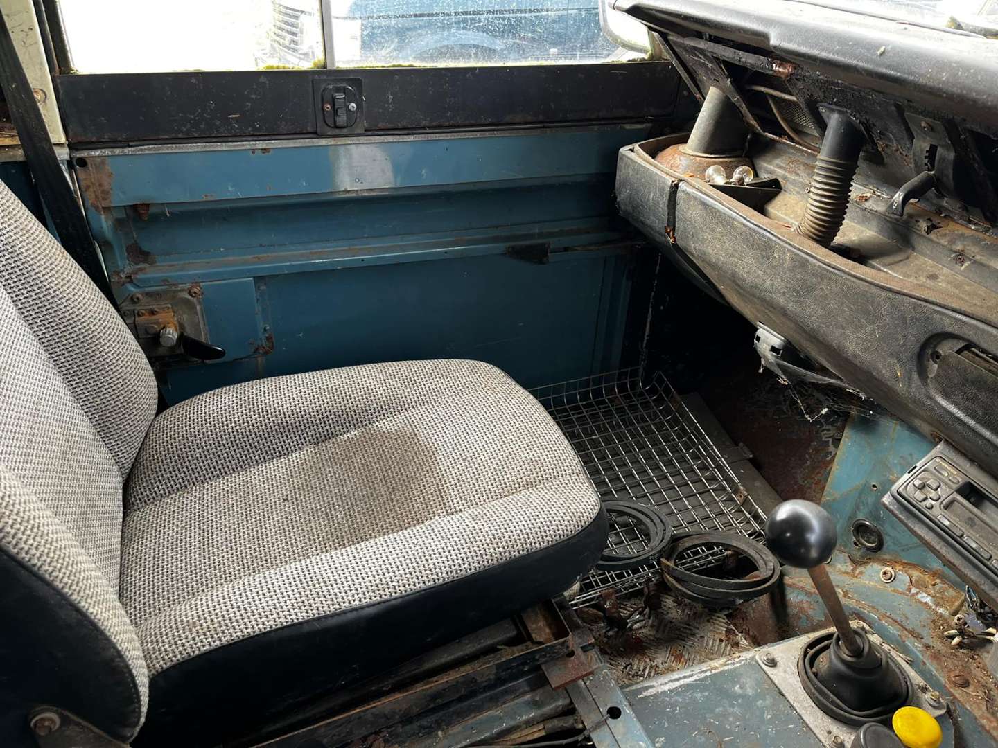 <p>LAND ROVER 88"</p>