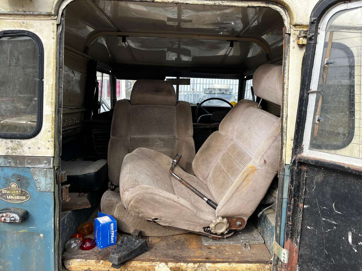 <p>LAND ROVER 88"</p>