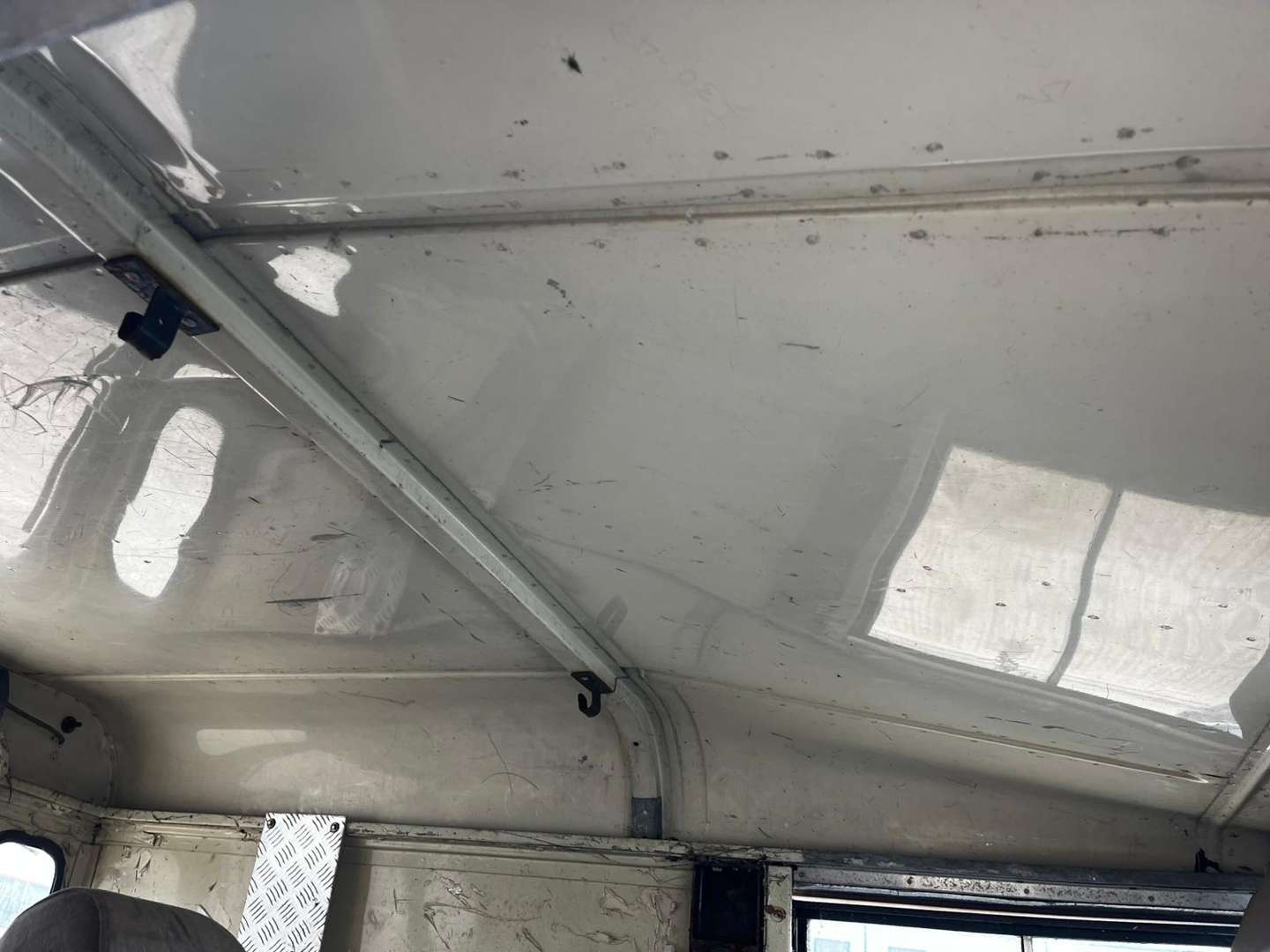 <p>LAND ROVER 88"</p>