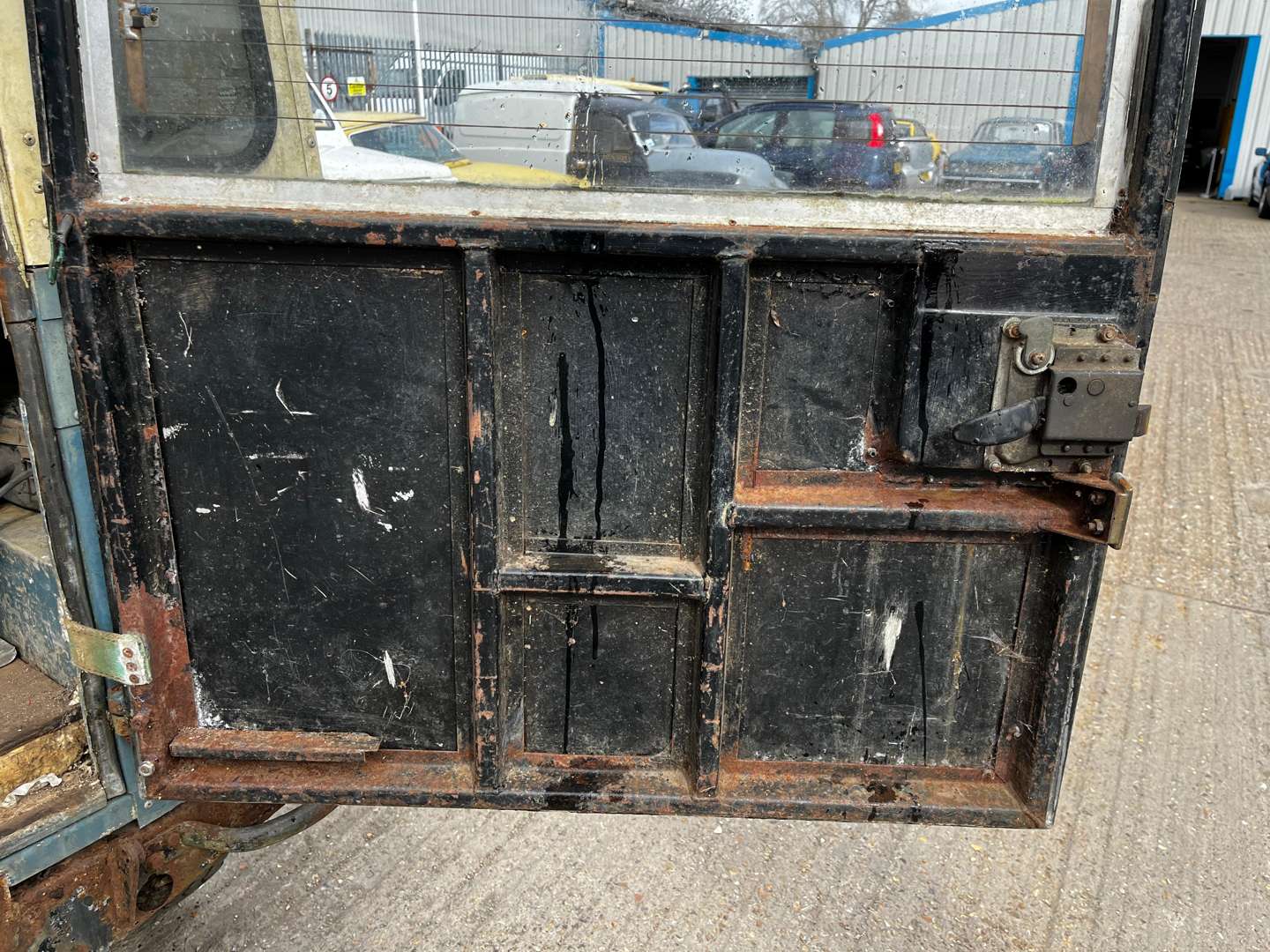 <p>LAND ROVER 88"</p>