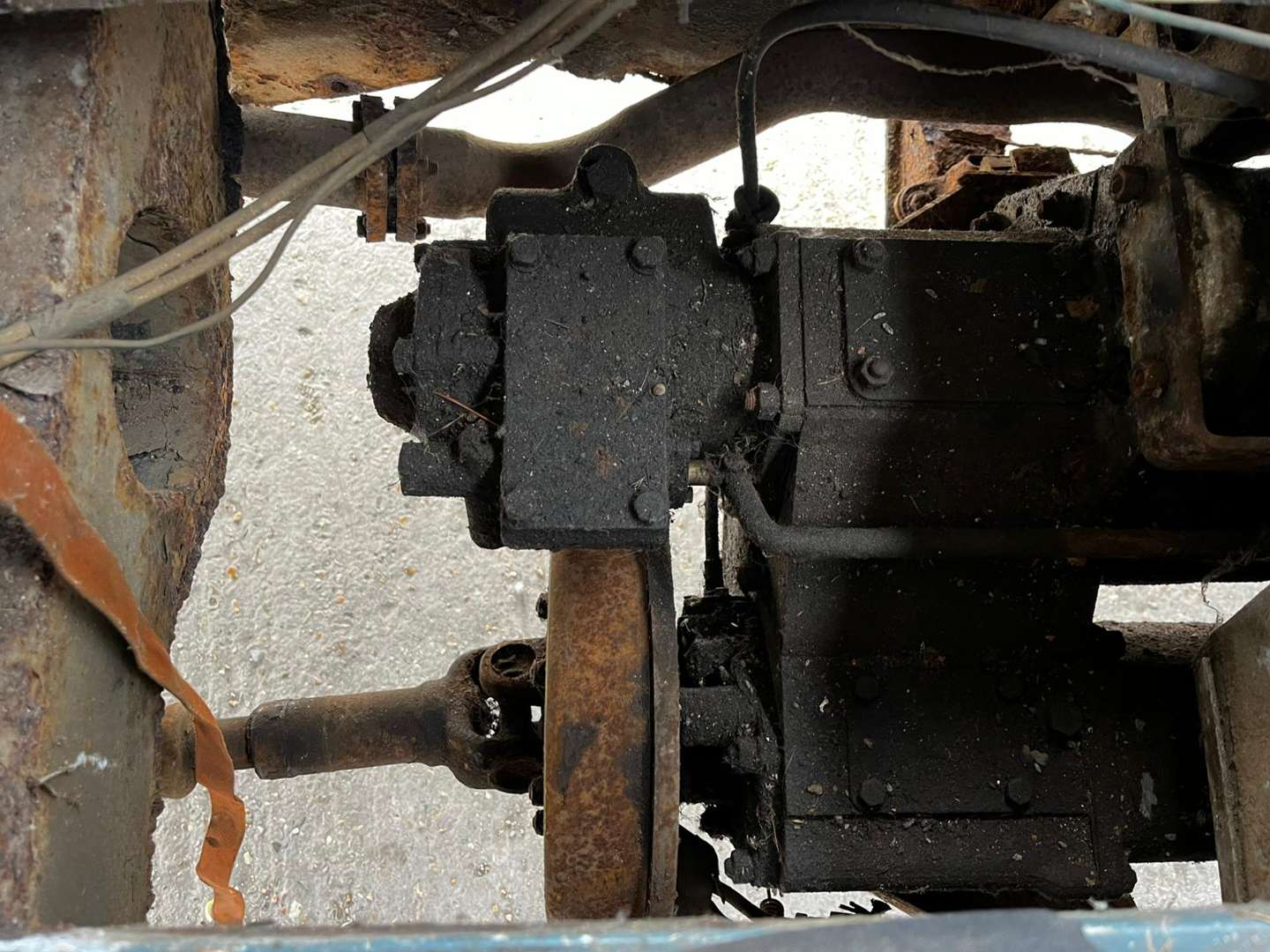 <p>LAND ROVER 88"</p>