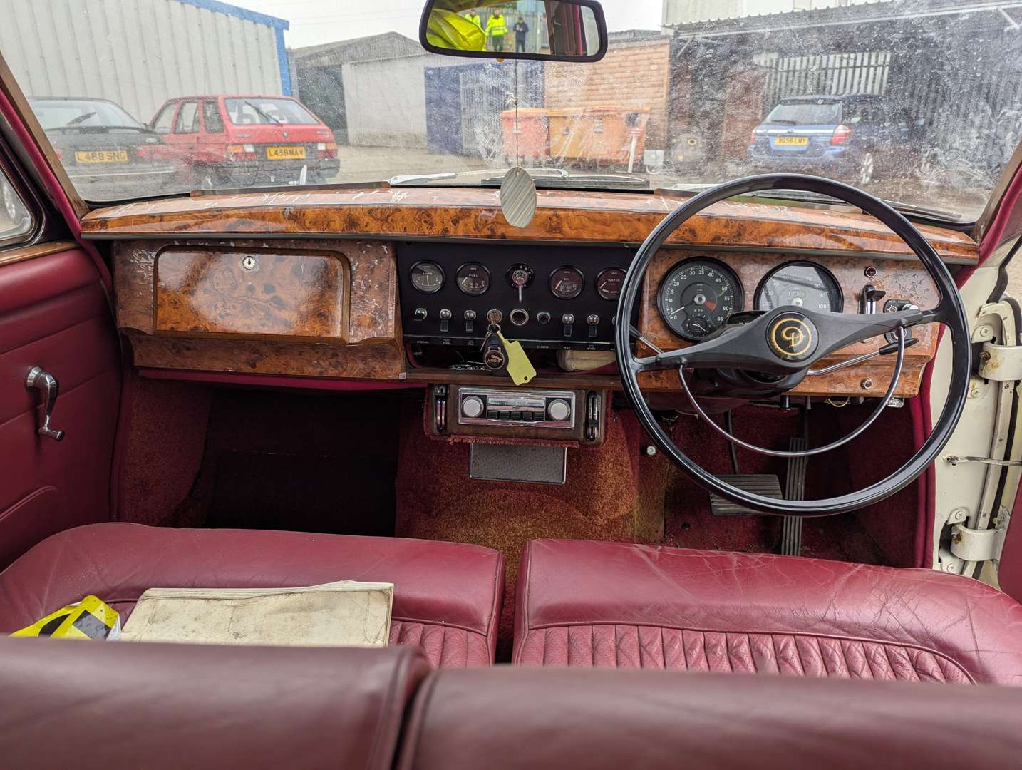 <p>1969 DAIMLER V8 250</p>